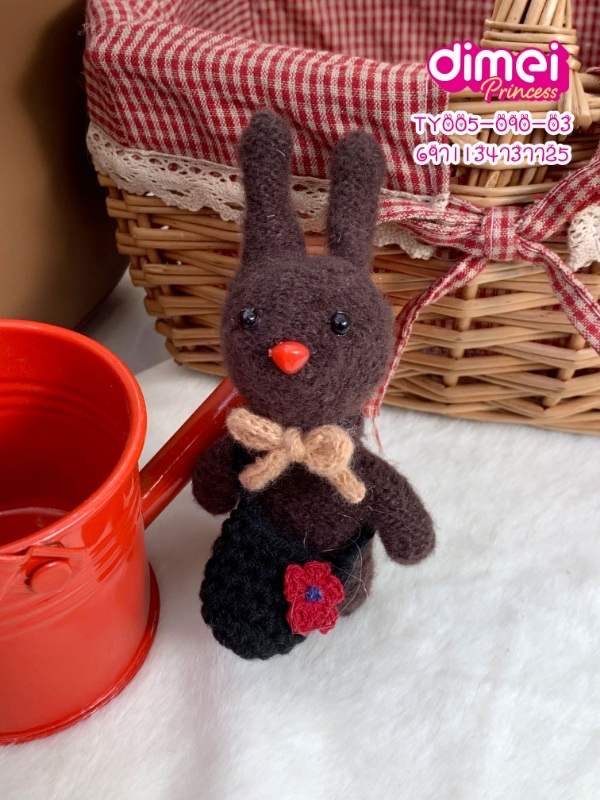 小兔子挂件毛绒穿衣服潮流款白底实物图