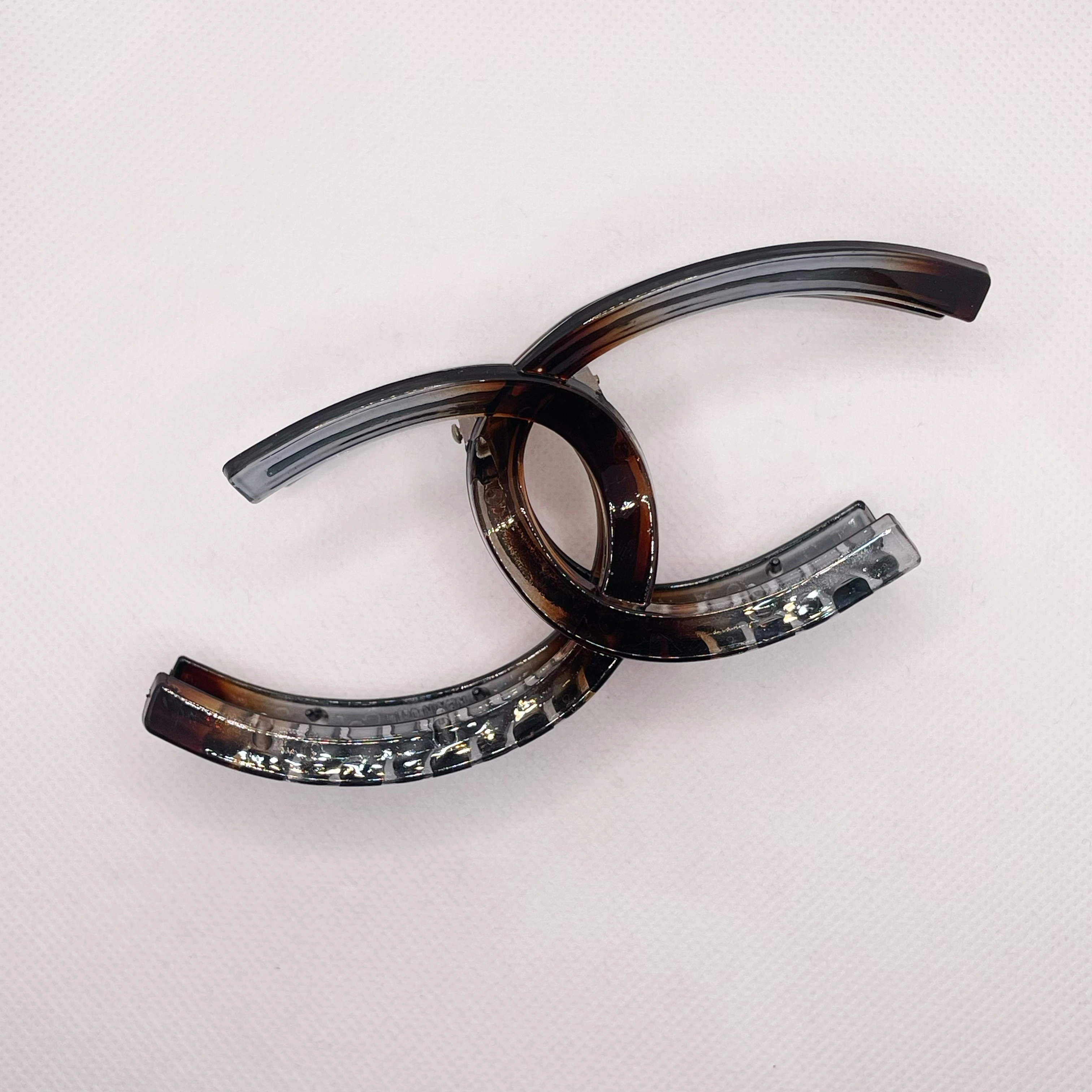 Simple solid color, individual and fashionable X-shaped girl style, rose pink grab clip, fragrant black and white lazy plate hair clip, shark clip detail image 7