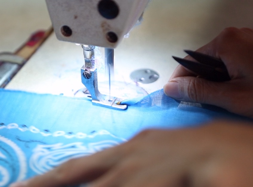 全棉扎染印花头巾，纯棉印花嘻哈潮流方巾，户外骑行防晒面罩方巾白底实物图