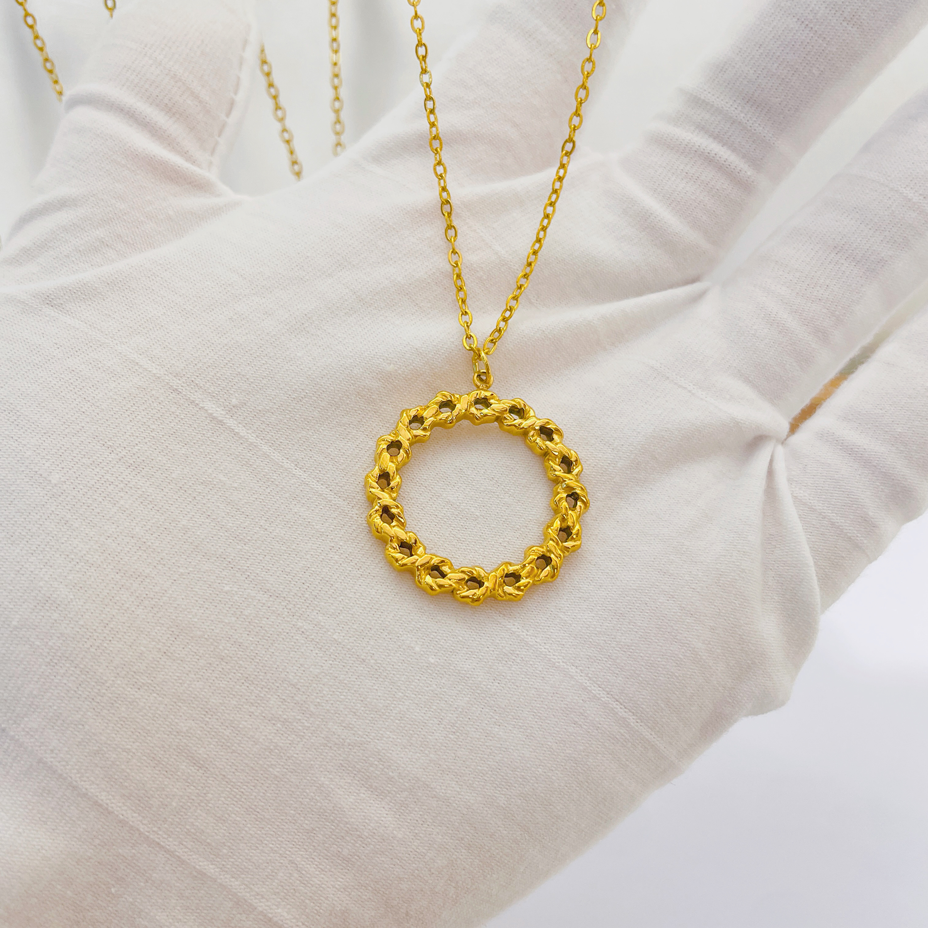 欧美轻奢高级感圆环吊坠项链钛钢饰品不掉色18K金复古锁骨链 颈链不锈钢饰品详情图7