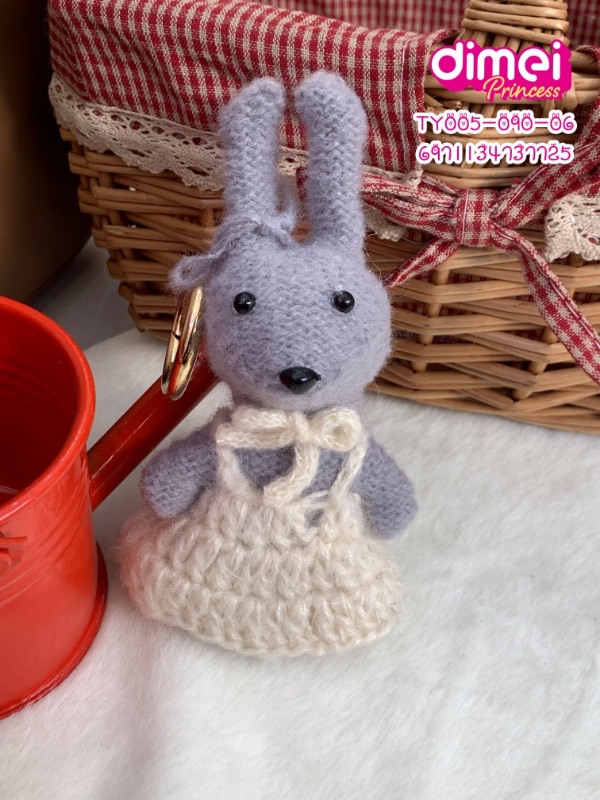 小兔子挂件毛绒穿衣服潮流款产品图