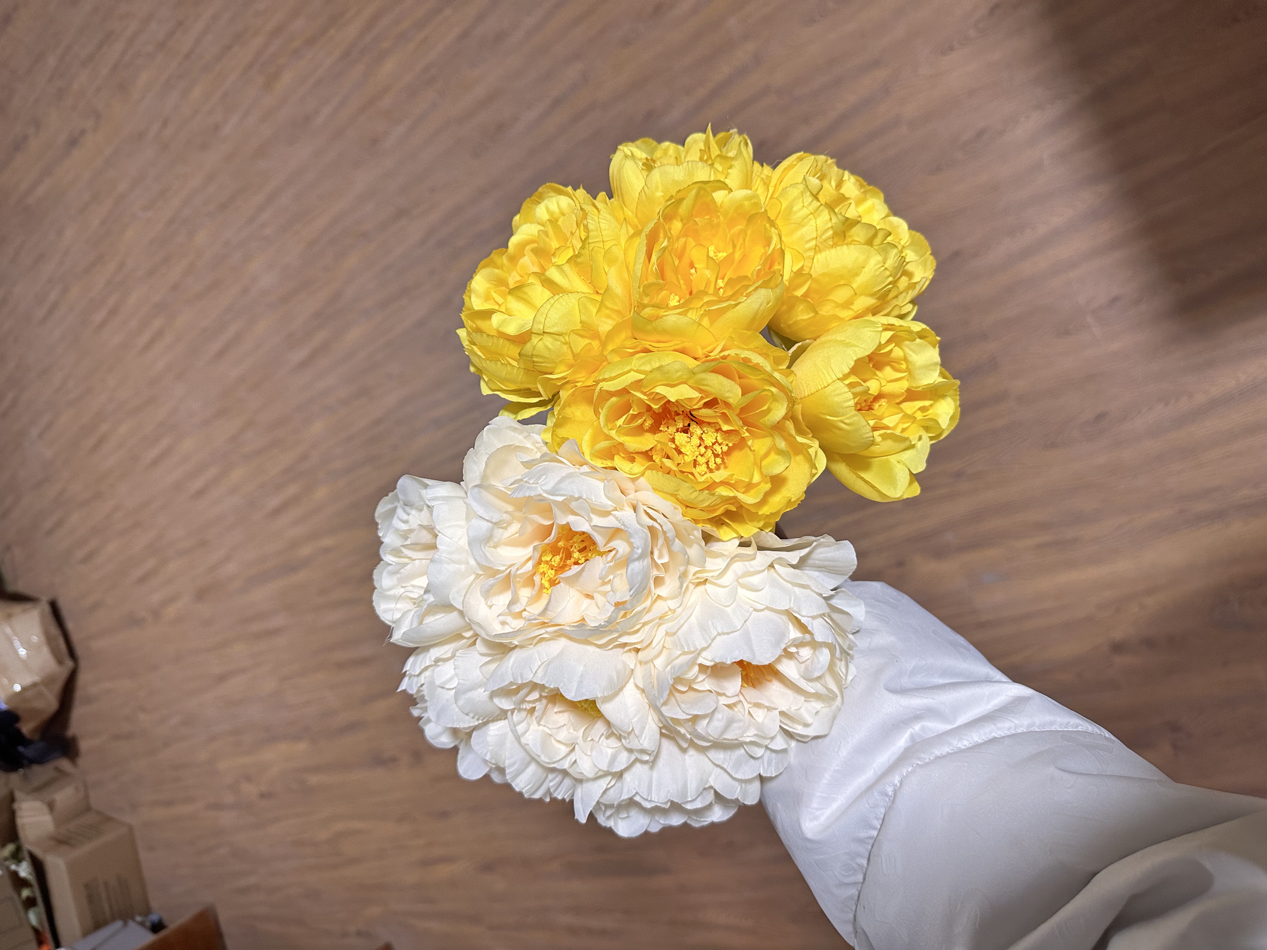 婚庆仿真花，外贸出口，6头牡丹手捧干花香包编织花盆套，6色可混干花香包凤眼车载小挂件产品图