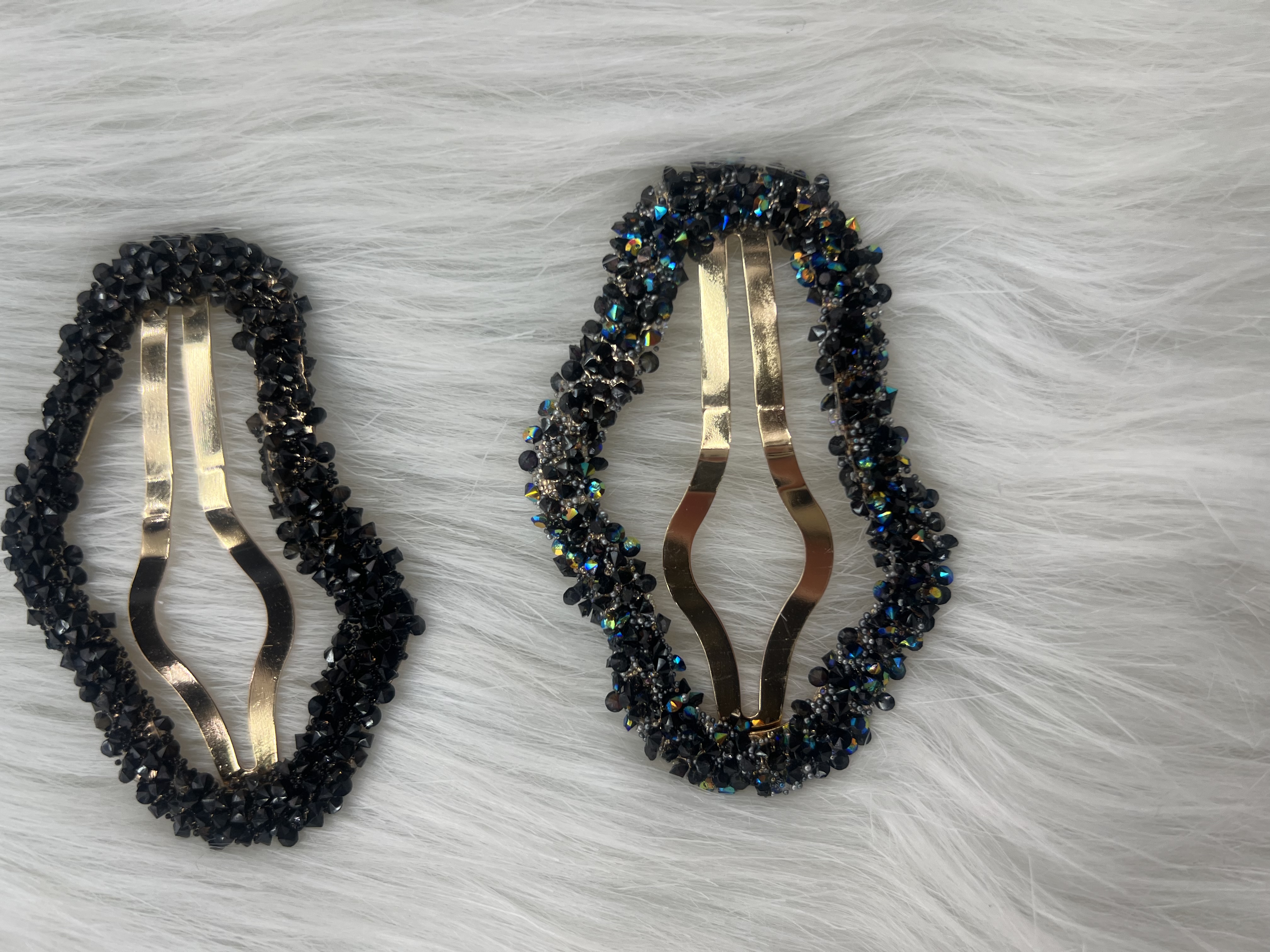 Tianyi Accessories selects a wide range of popular headwear from street stalls, including various styles of hair ties and clips. It is a must-have hair accessory for fashionable girls Application Scenario