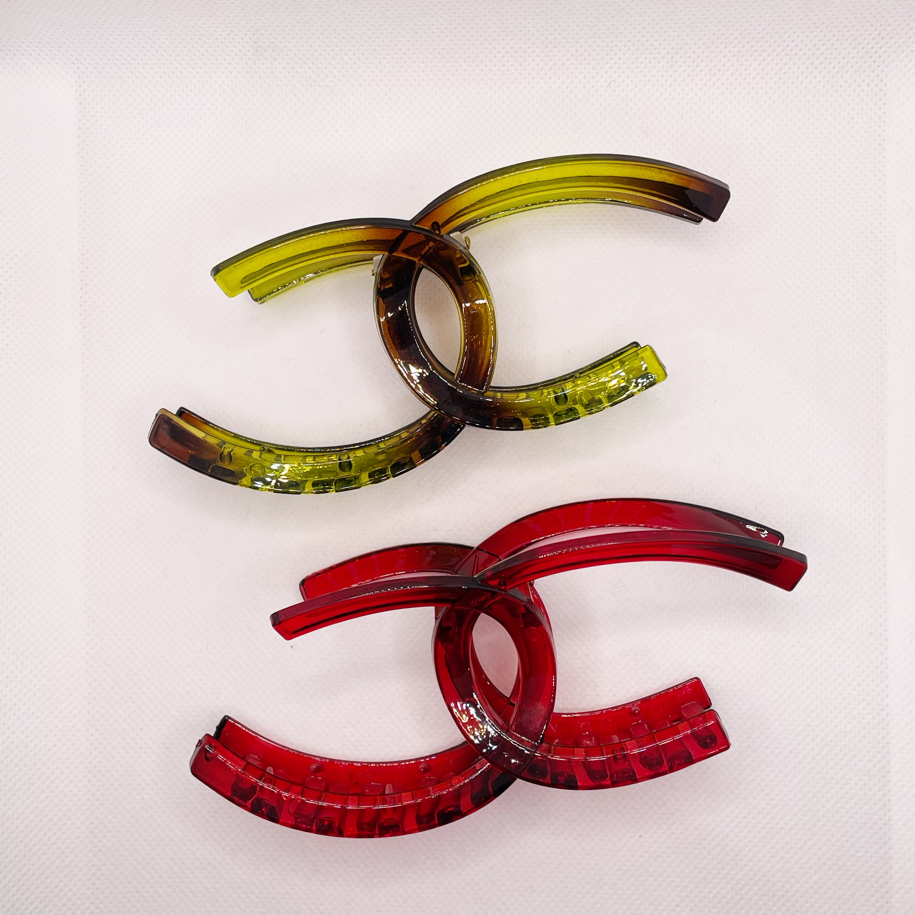 Simple solid color, individual and fashionable X-shaped girl style, rose pink grab clip, fragrant black and white lazy plate hair clip, shark clip detail image 2