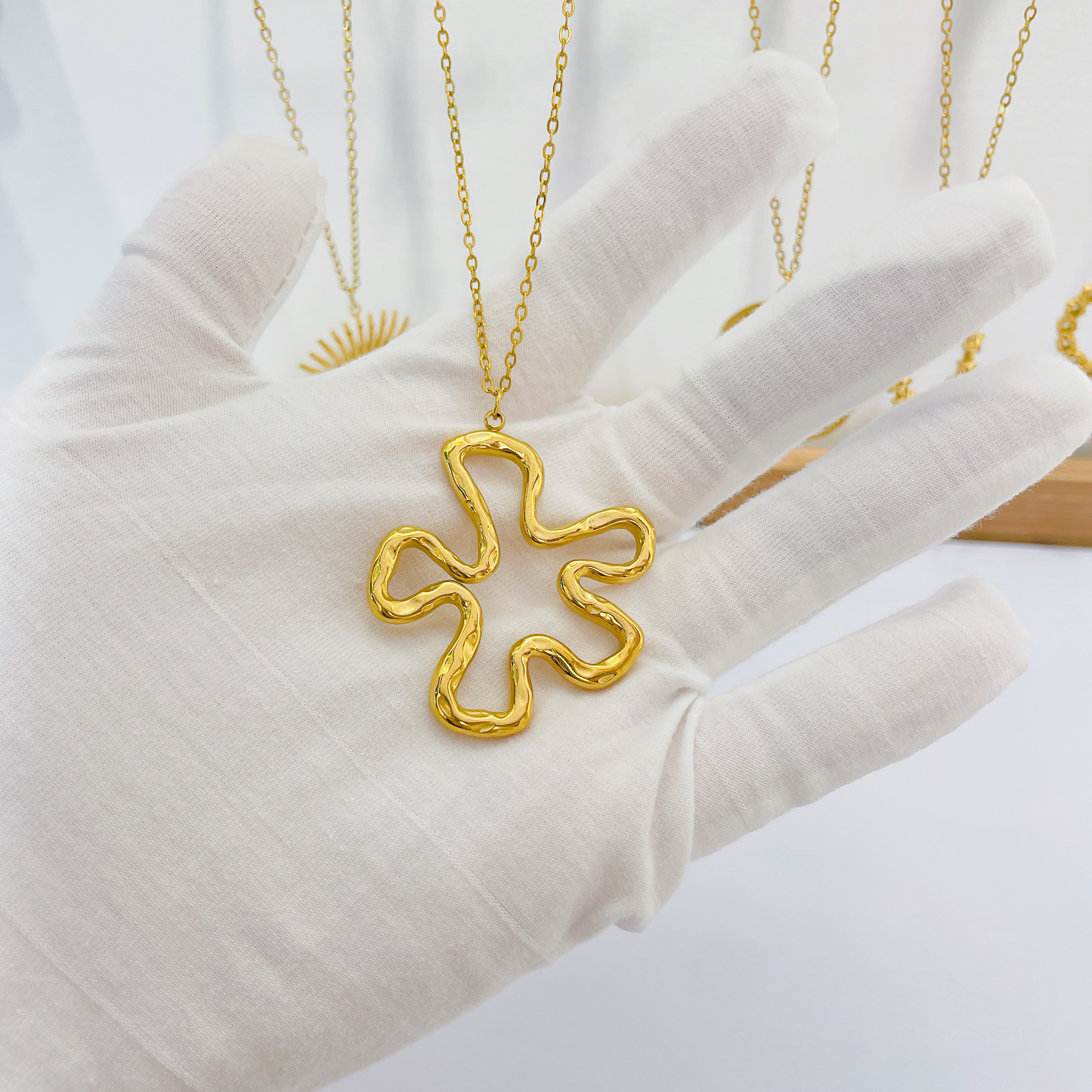 欧美轻奢高级感圆环吊坠项链钛钢饰品不掉色18K金复古锁骨链 颈链不锈钢饰品详情图4