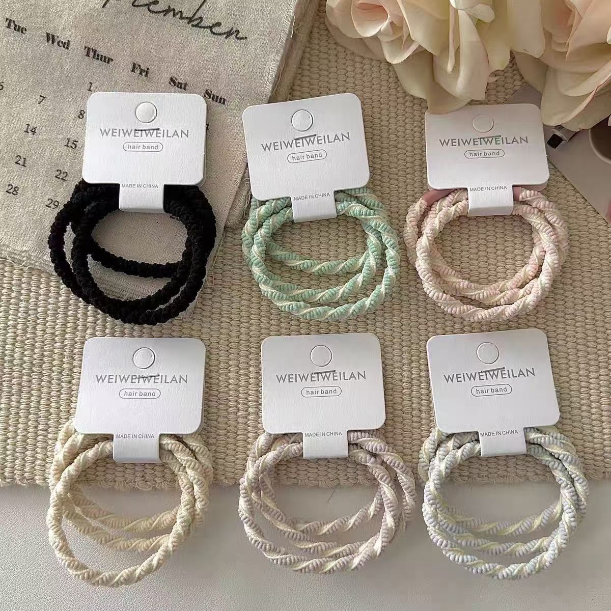 Korean-style women's hair tie, hair band, hair tie, simple and fashionable hair accessory, hair care decoration, elegant and long-lasting, elastic and won't damage hair. Hair tie and hair accessory Application Scenario
