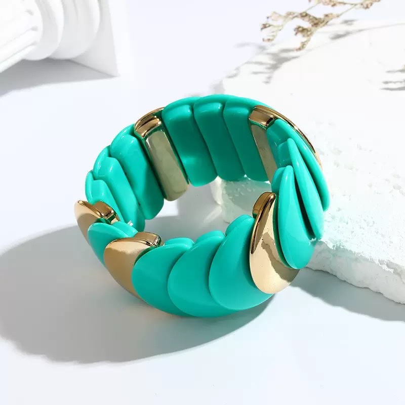 The branch bracelet is a fashionable women's accessory. The crystal bracelet is simple and elegant. The crystal element shines with a lustrous sheen Specification image