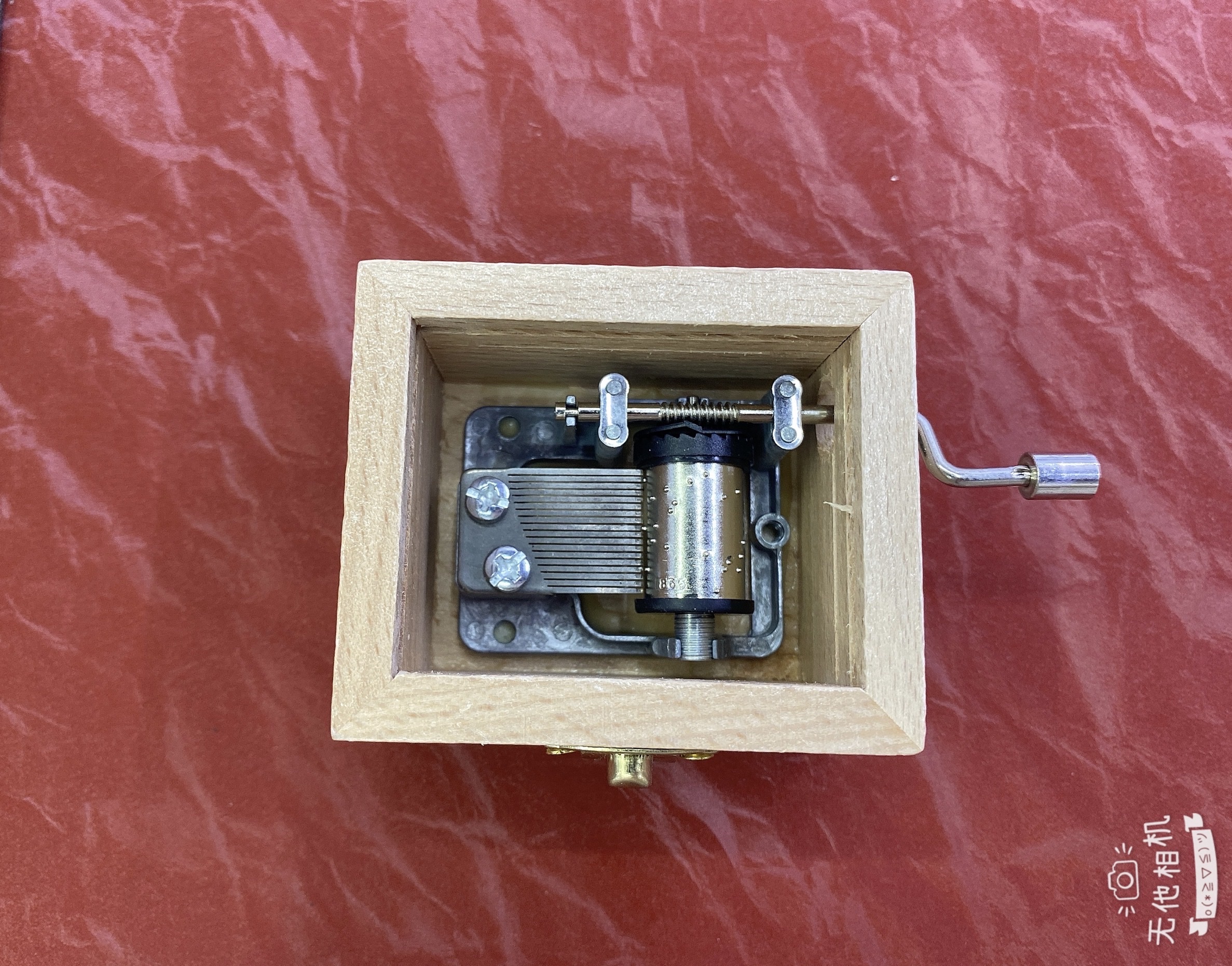 Handcrafted beech wood photo frame music box, exquisite handicraft, collectible level, unique artist design gift music box Specification image