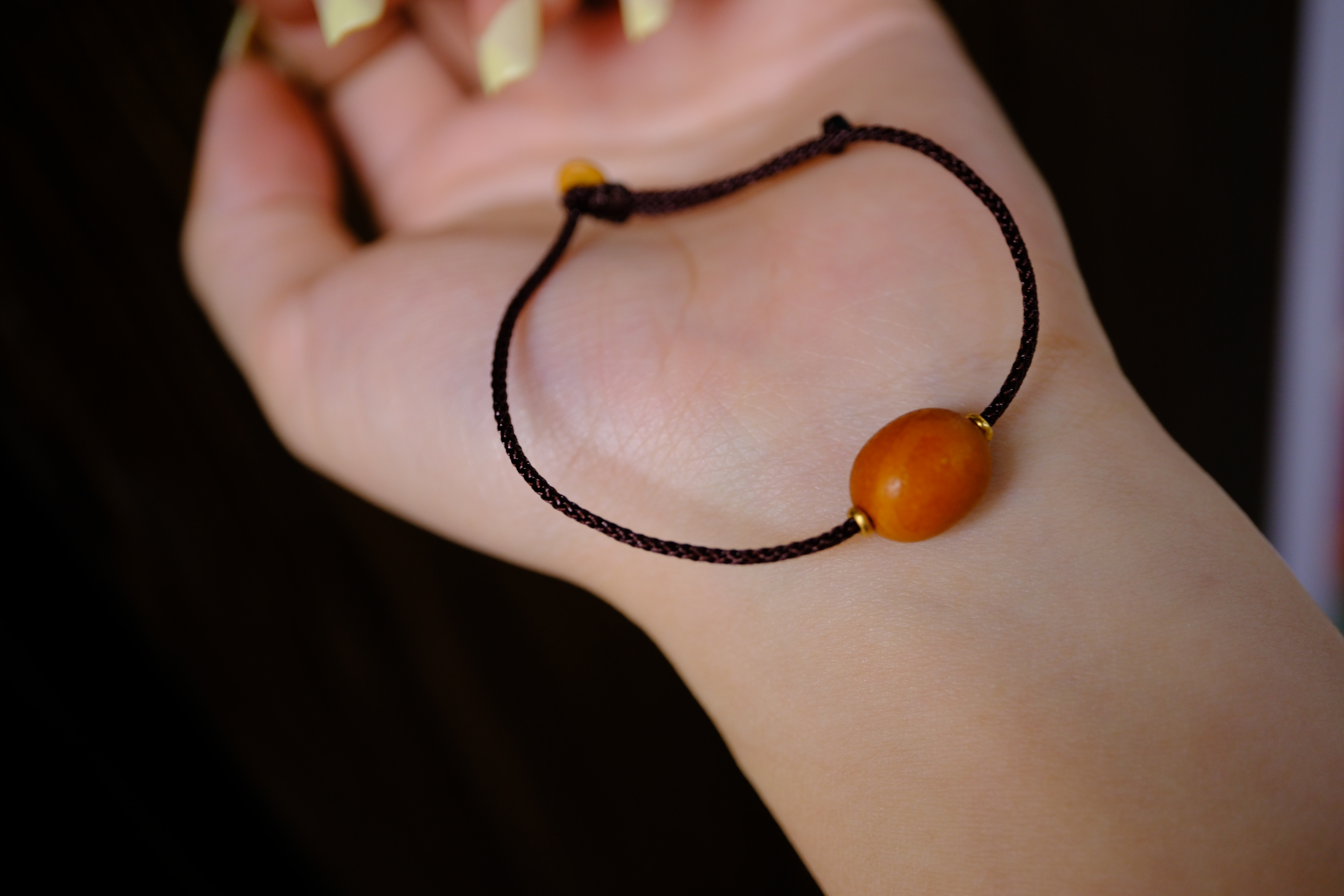 老蜜蜡手工编绳手链沉香多用款百搭
夏天必备款精致时尚百搭
细节图