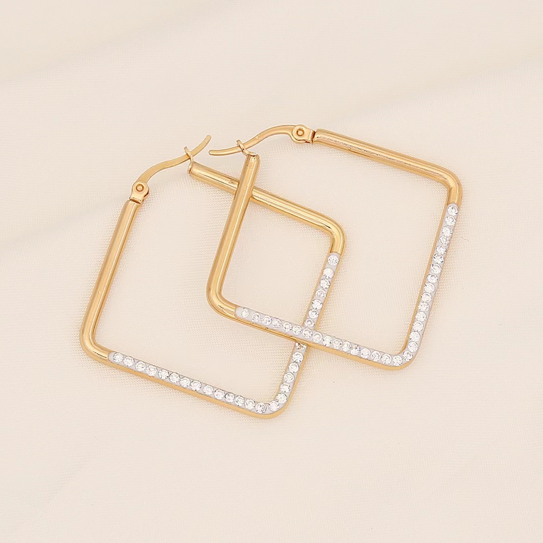 European and American full-diamond heart-shaped earrings, geometric square stud earrings, and simple stainless steel earrings
