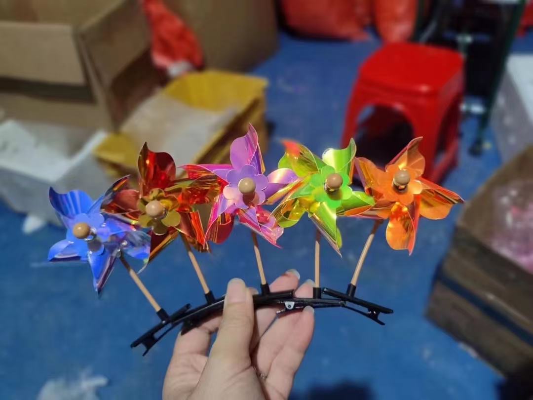 纯色风车/风车/可拆卸小喇叭/风车玩具/风车塑料杆白底实物图