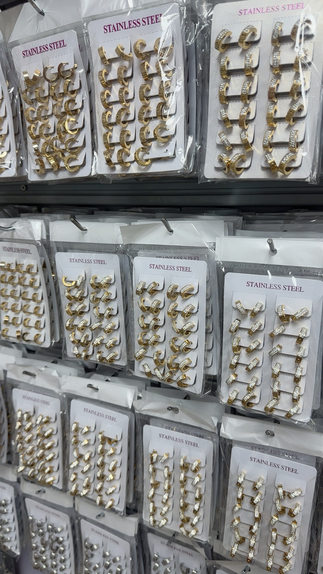 Stainless steel ear buckle accessories, ear plugs and ear buckles are exquisitely designed and fashionable ladies' jewelry Specification image