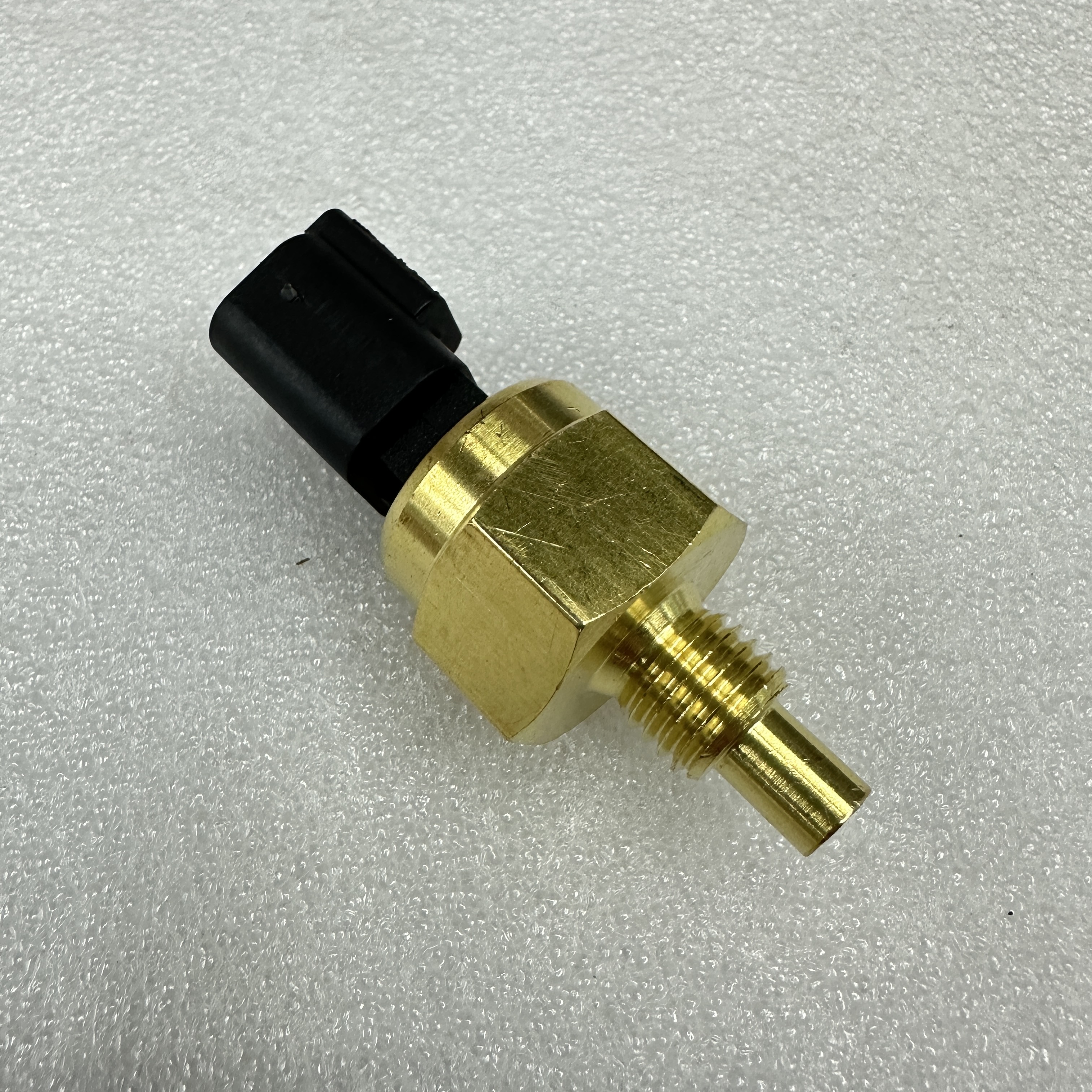 The engineering vehicle parts are suitable for JCB 2CX and 3CX temperature sensors 320/04554 from JCB Specification image
