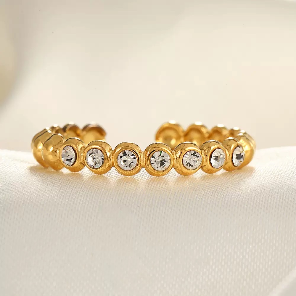 Great Wall themed titanium steel ring, Moissan diamond set zircon ring, brilliant luster, men's and women's couple rings, durable and non-fading Application Scenario