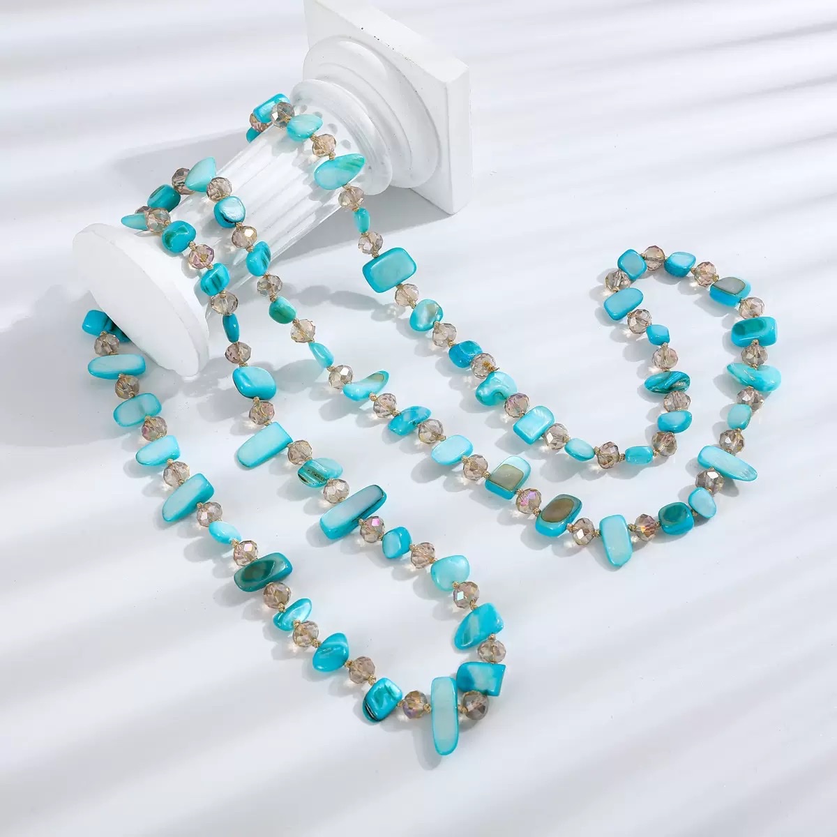 Women's necklace with a patchwork style, crystal hand-woven necklace. Factory direct sales. Welcome to customize with samples. European and American creative cross-border bestsellers. Bohemian colorful shells