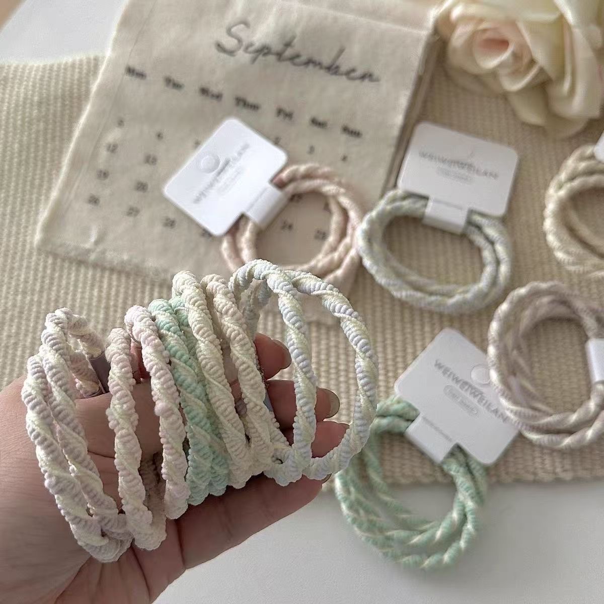 Korean-style women's hair tie, hair band, hair tie, simple and fashionable hair accessory, hair care decoration, elegant and long-lasting, elastic and won't damage hair. Hair tie and hair accessory details Picture