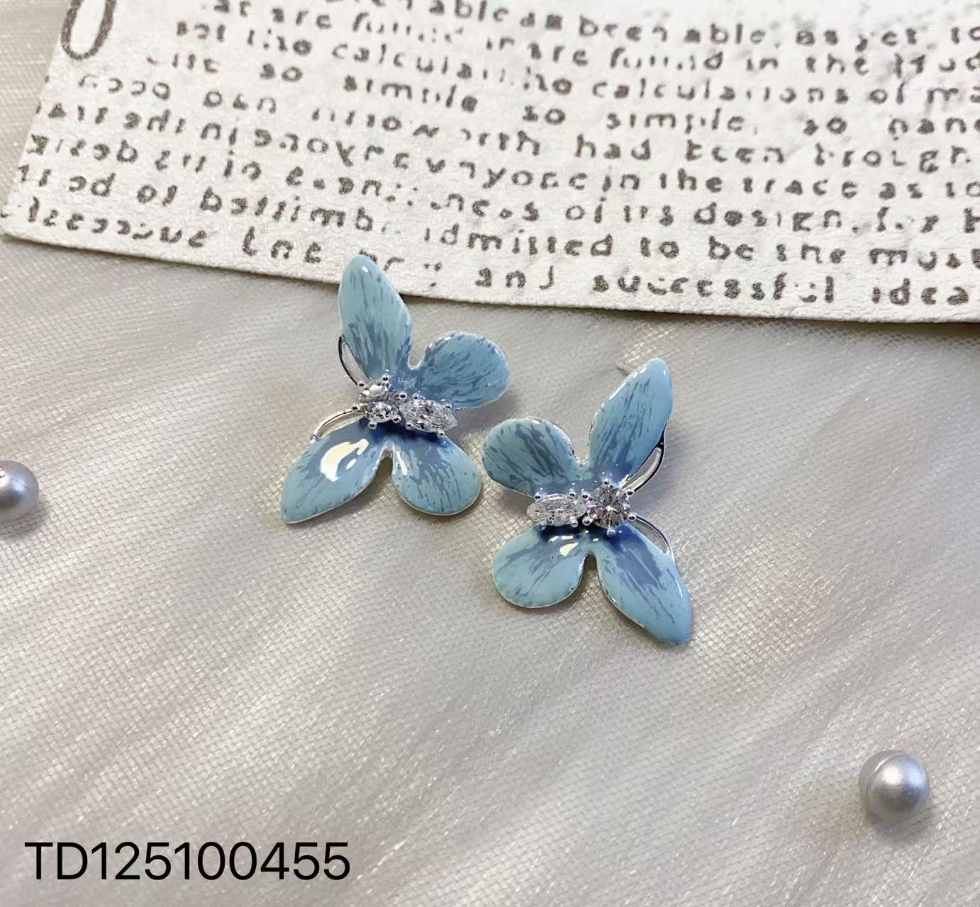 国潮系列2025年春款，蓝色系 时尚潮流耳环，925银针 防过敏  #饰彩妮#品质放心 欢迎五湖四海的朋友来选购