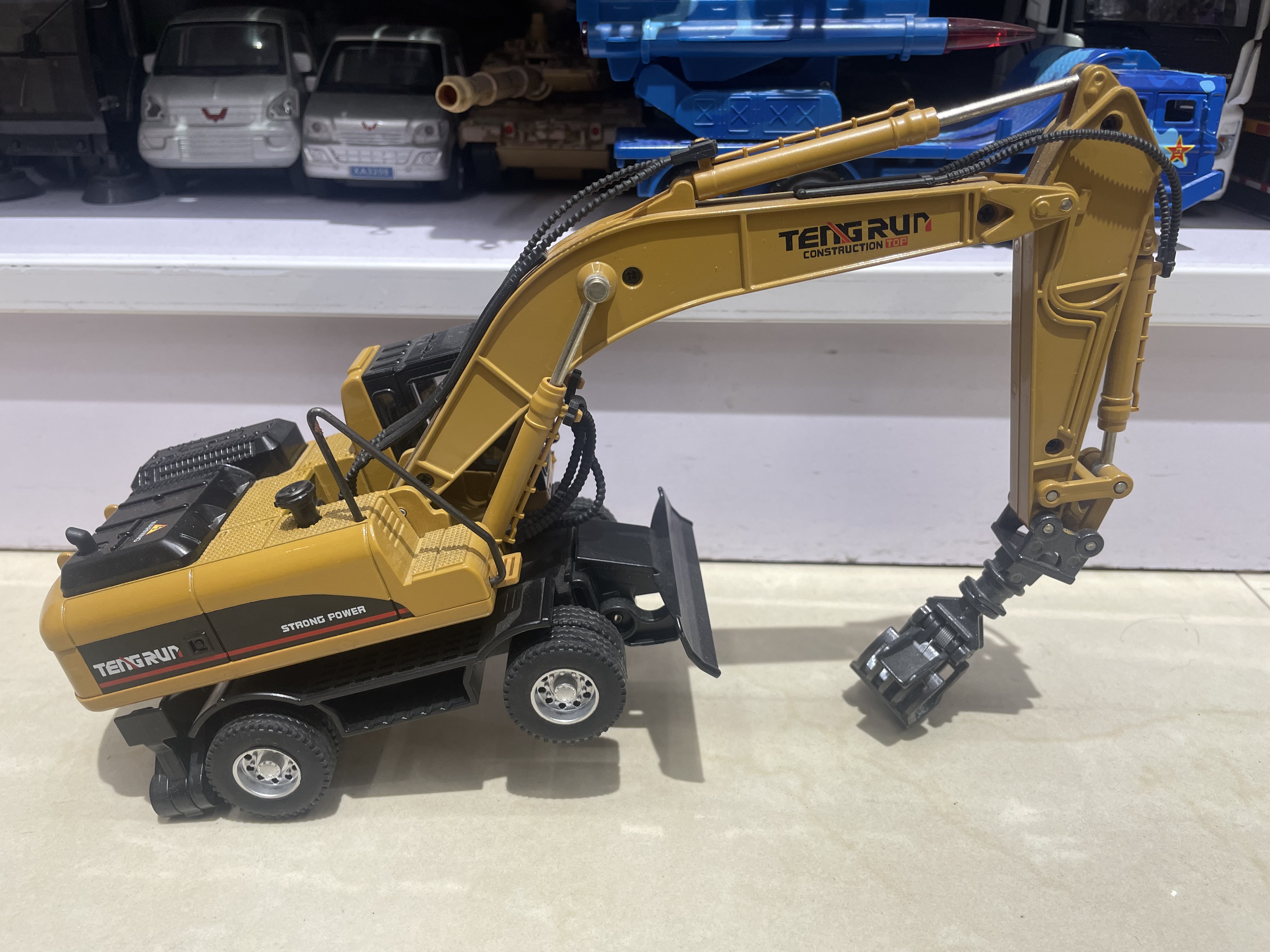 重合金工程轮式抓木机