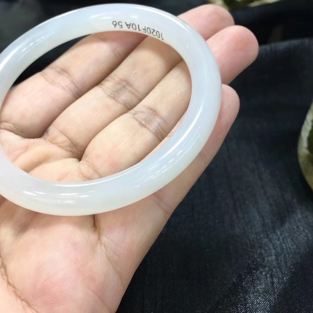 国潮天然青海料和田玉晴水色圆条手镯尺码齐全佩戴舒适时尚气质优雅高贵