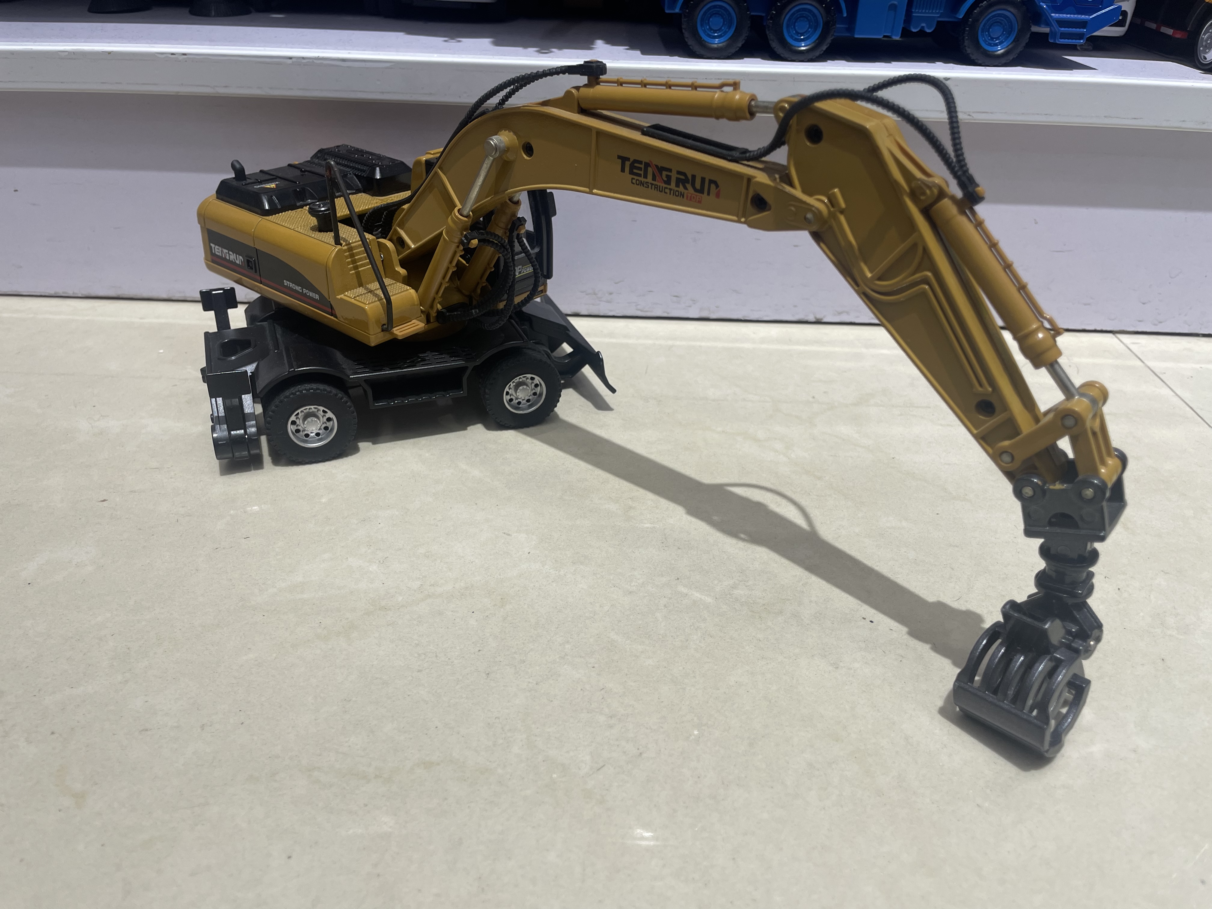 重合金工程轮式抓木机详情图4