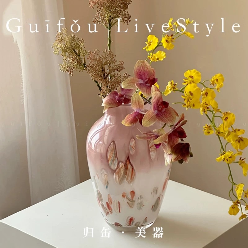 A particularly beautiful vase with a light luxury and high-end design sense, a niche mid-style glass and glazed living room decoration vase detail image 3