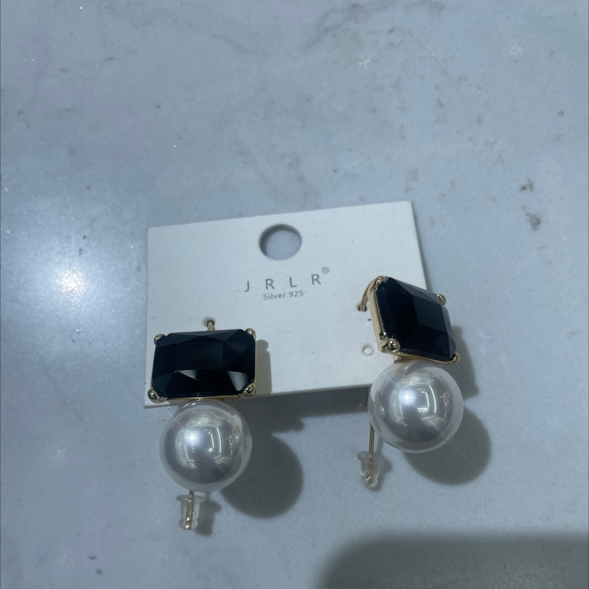 Today's new Korean version earrings from Liren feature pearl and glass accessories, exuding a high-end feel. The earrings are simple and fashionable, with a unique design that shines on the ears detail image 4