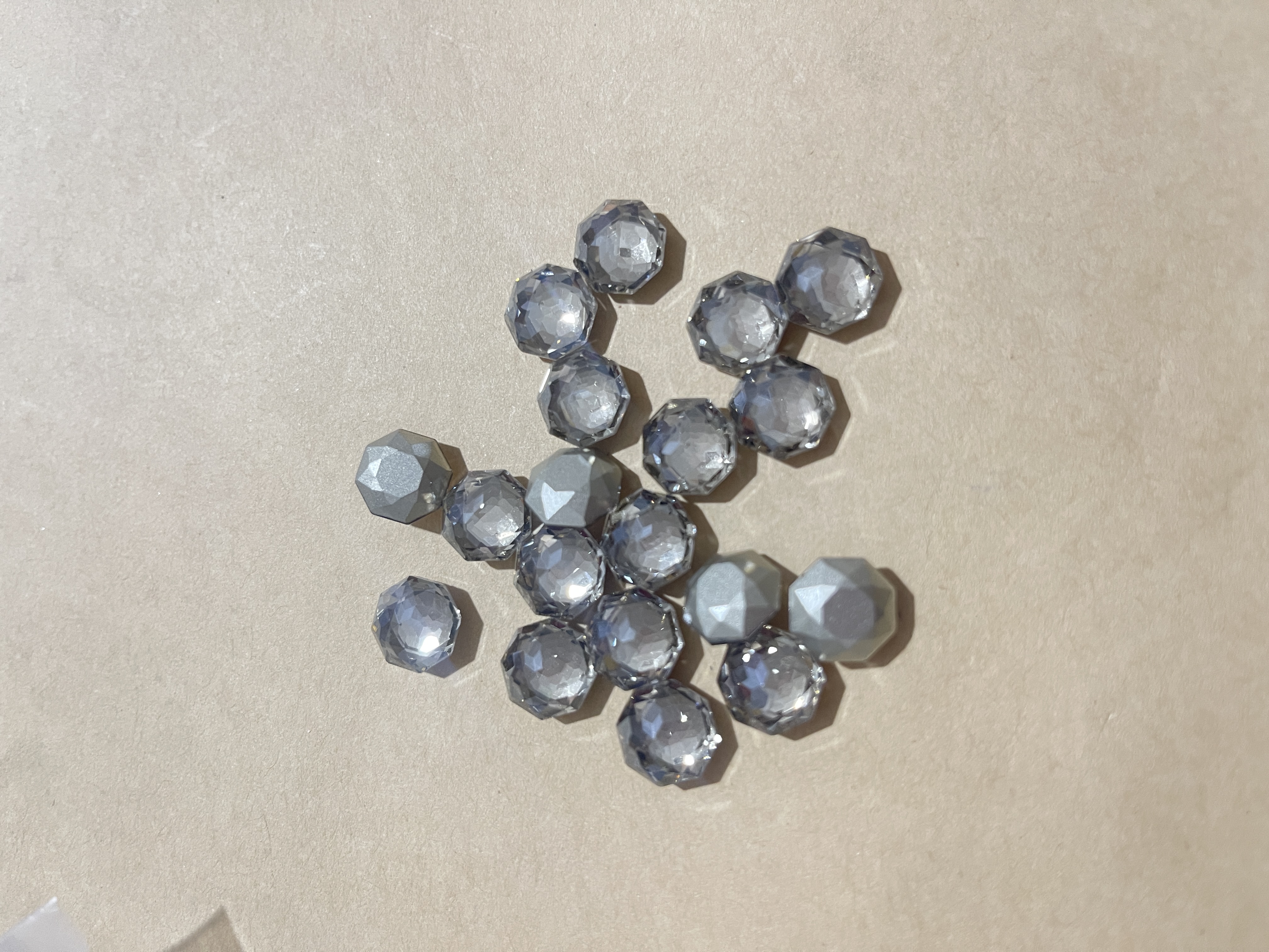 厂家直销、工艺先进！K9反镀透明灰，流行饰品新＂饰”代、网络暴款、流行时尚、实体店畅销！适用美甲、服装辅料、　头饰等配件