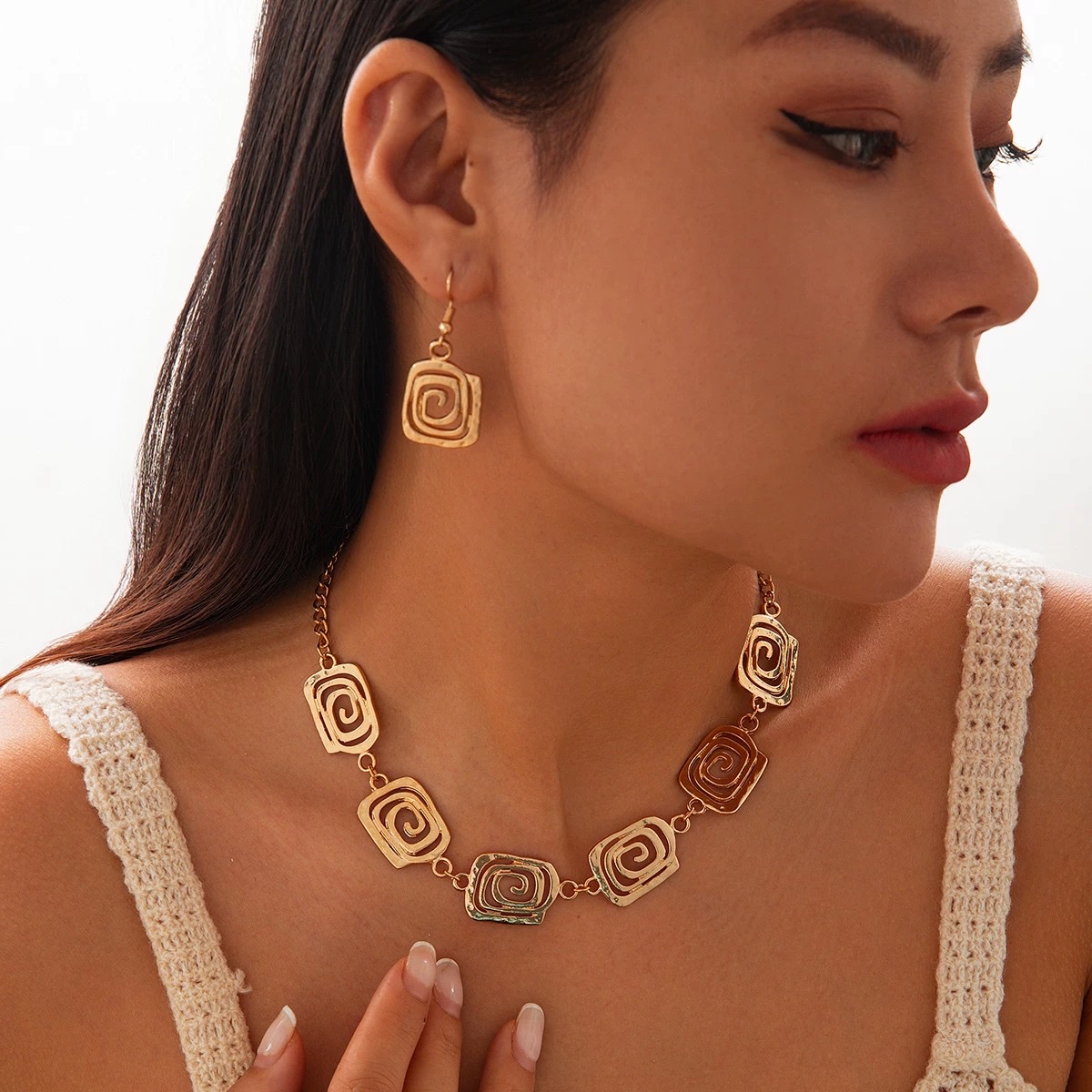 Square spiral pendant patchwork earrings necklace set, a trendy and fashionable accessory for European and American Internet celebrities detail image 2