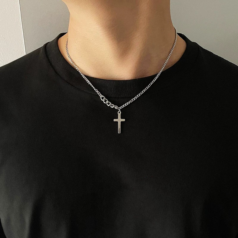 A short cross-shaped titanium steel necklace in the style of European and American Instagram, a hip-hop and simple collarbone chain by a male Internet celebrity, is stylish and versatile Item Picture