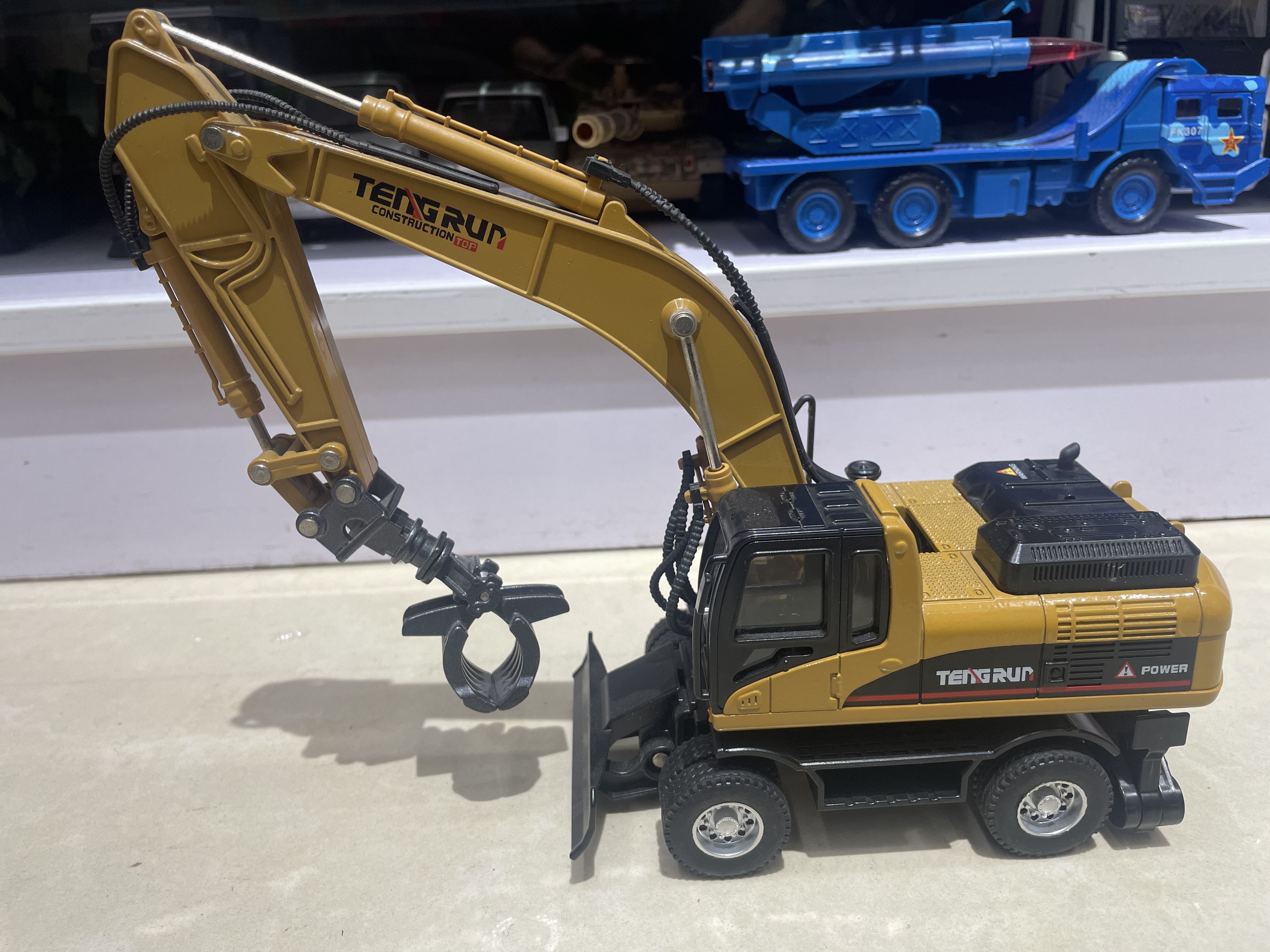 重合金工程轮式抓木机详情图7