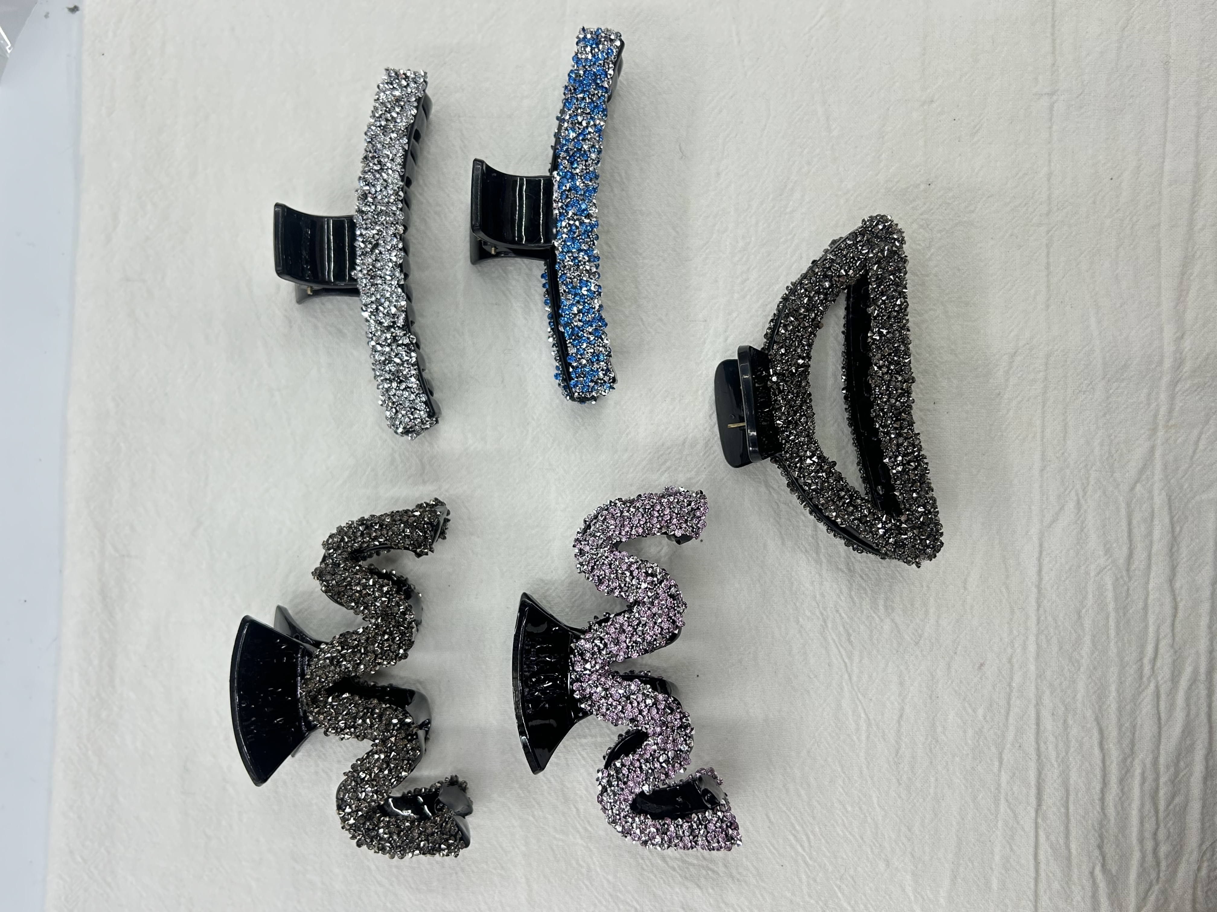 Accesorios de hua hin estilo de venta caliente tiara de cabeza de cuerda de cabeza agarrador conjunto de soporte de piso estilo de venta caliente multicolor opcional moda mujer accesorios de pelo influenciador moda casual tiara agarrador de plástico, stick broca clip de pelo Application Scenario