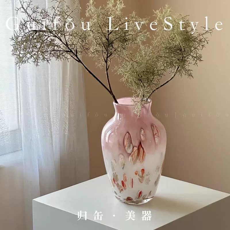 A particularly beautiful vase with a light luxury and high-end design sense, a niche mid-style glass and glazed living room decoration vase detail image 2