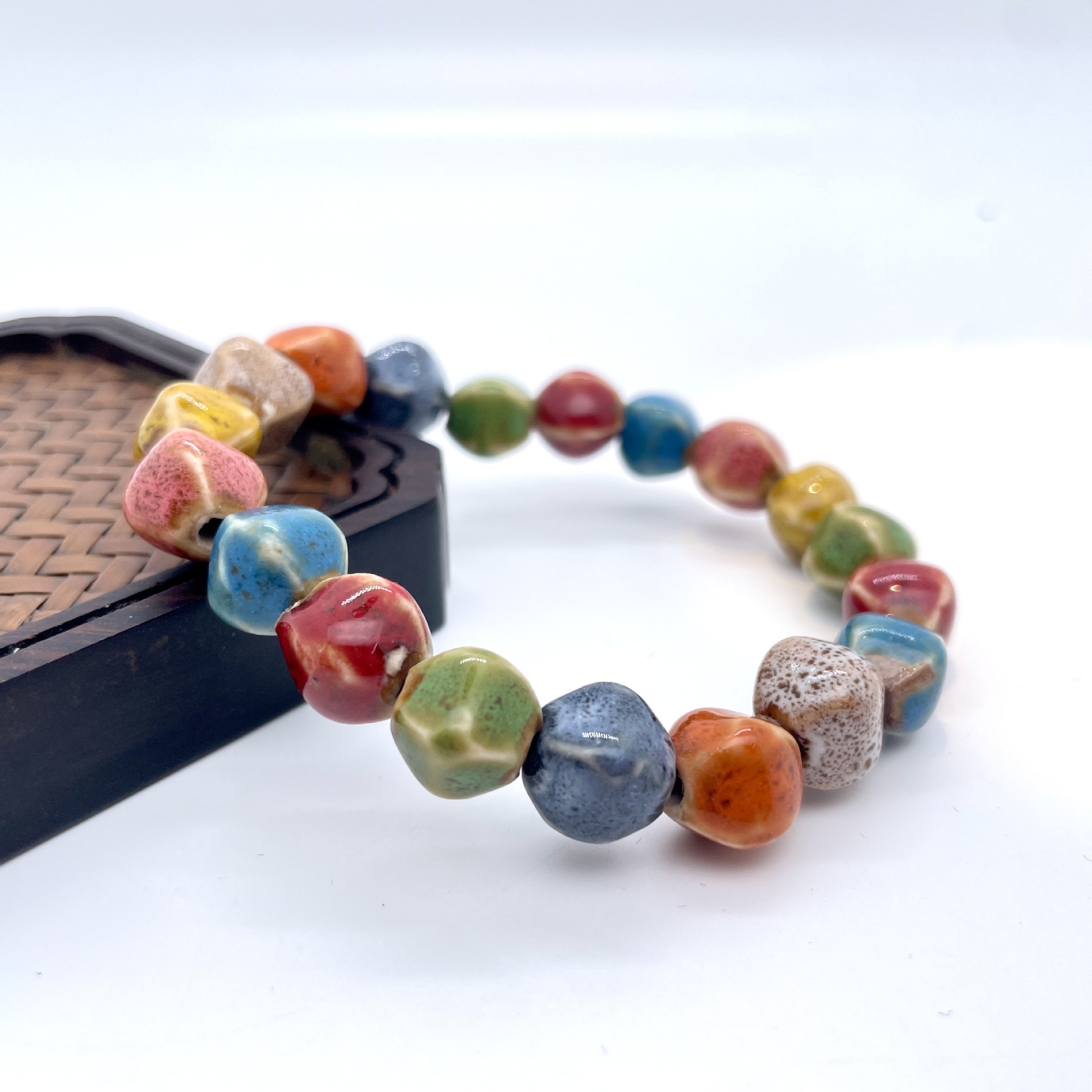 水晶手链女款时尚饰品 水晶手串独特设计 优雅手链闪耀光泽 高档水晶饰品手链手链手链细节图