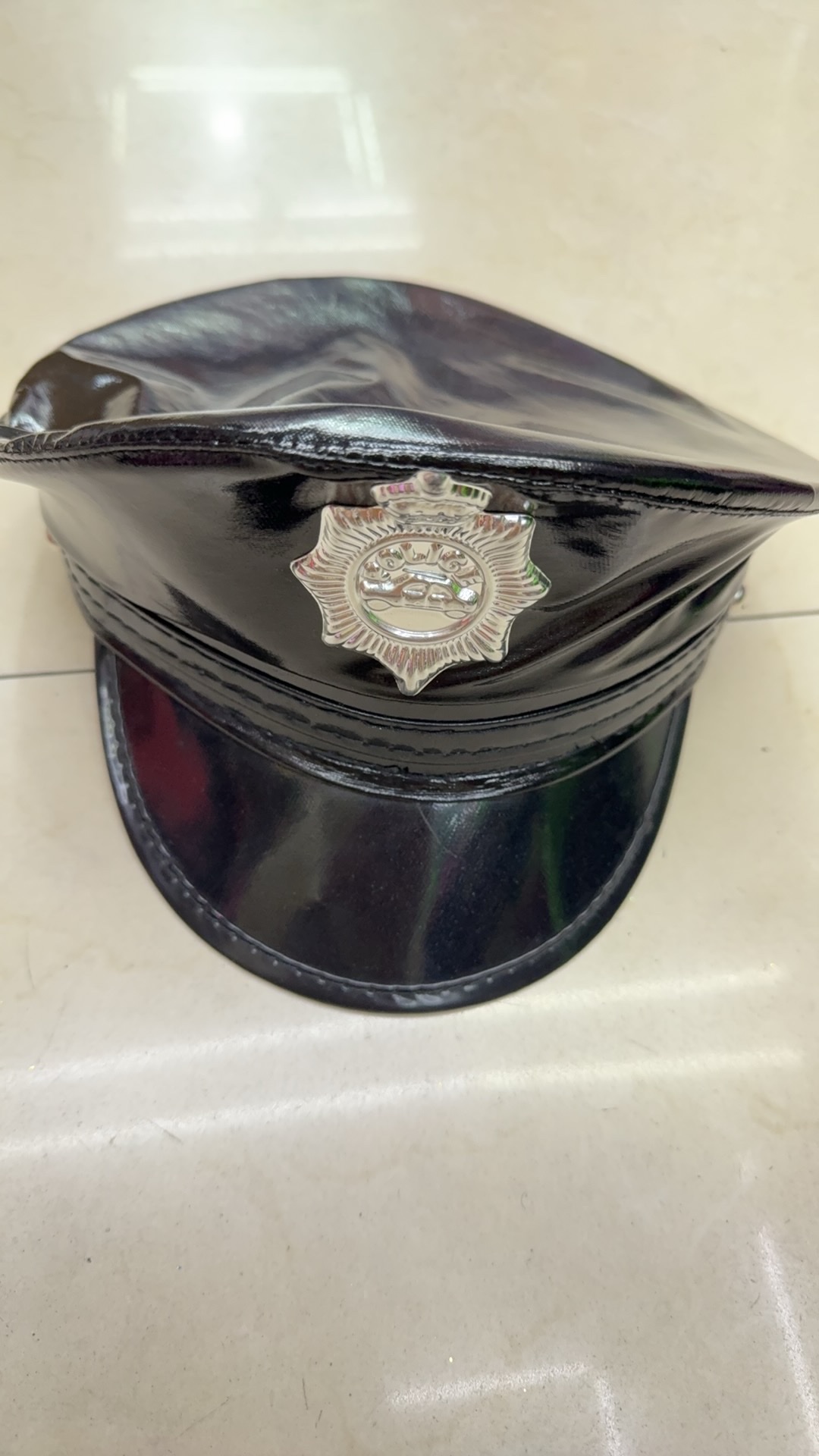 本厂专业生产各类节日用品，节日帽子，领带领结面具，款式齐全，品种齐全，欢迎新老客户订购。细节图