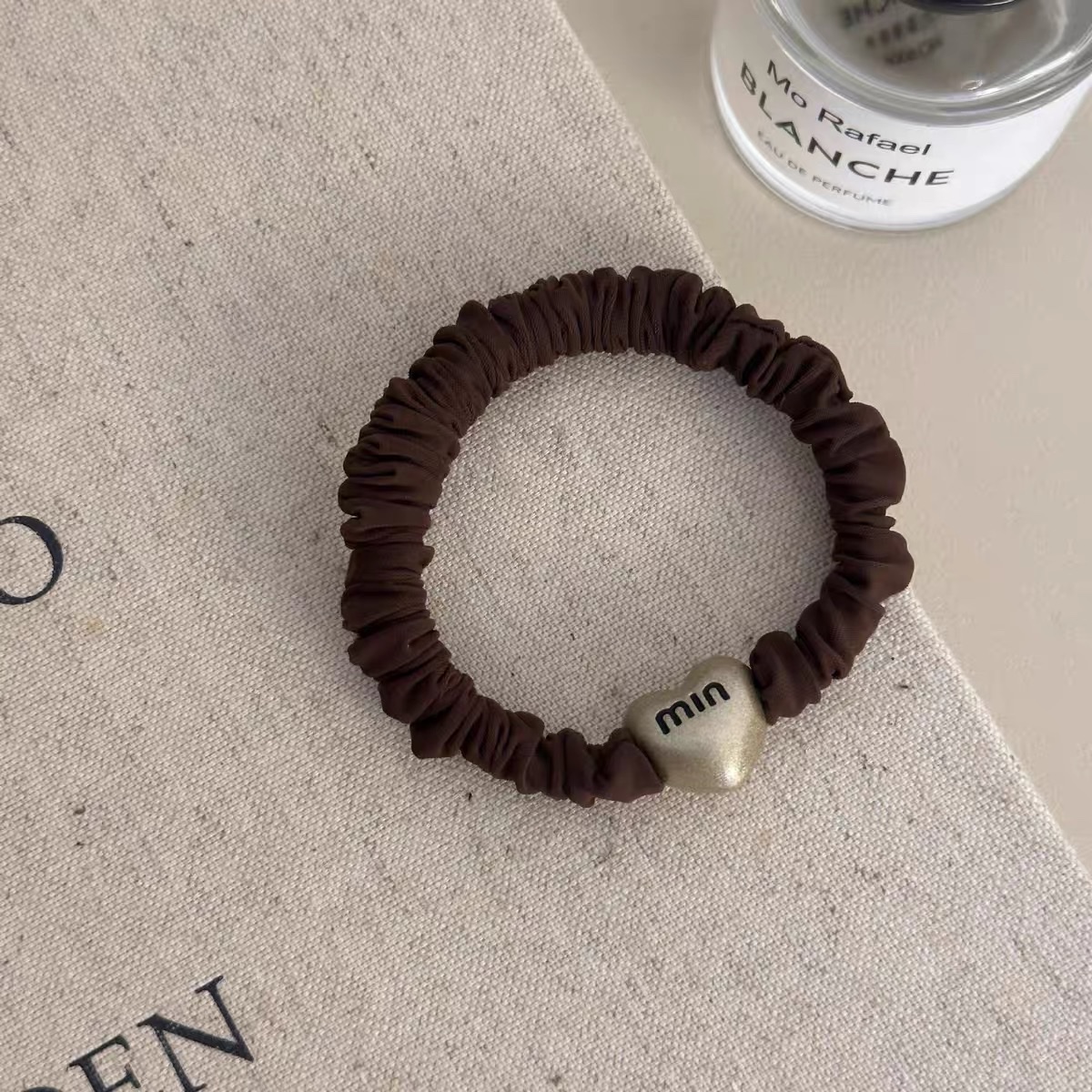 Korean simple and retro hair tie, elegant letter heart, high-elasticity rubber band, versatile for tying hair, hair tie, hair band, hair accessory, hair tie, hair accessory, hair band, hair accessory, women's patchwork Korean version Item Picture