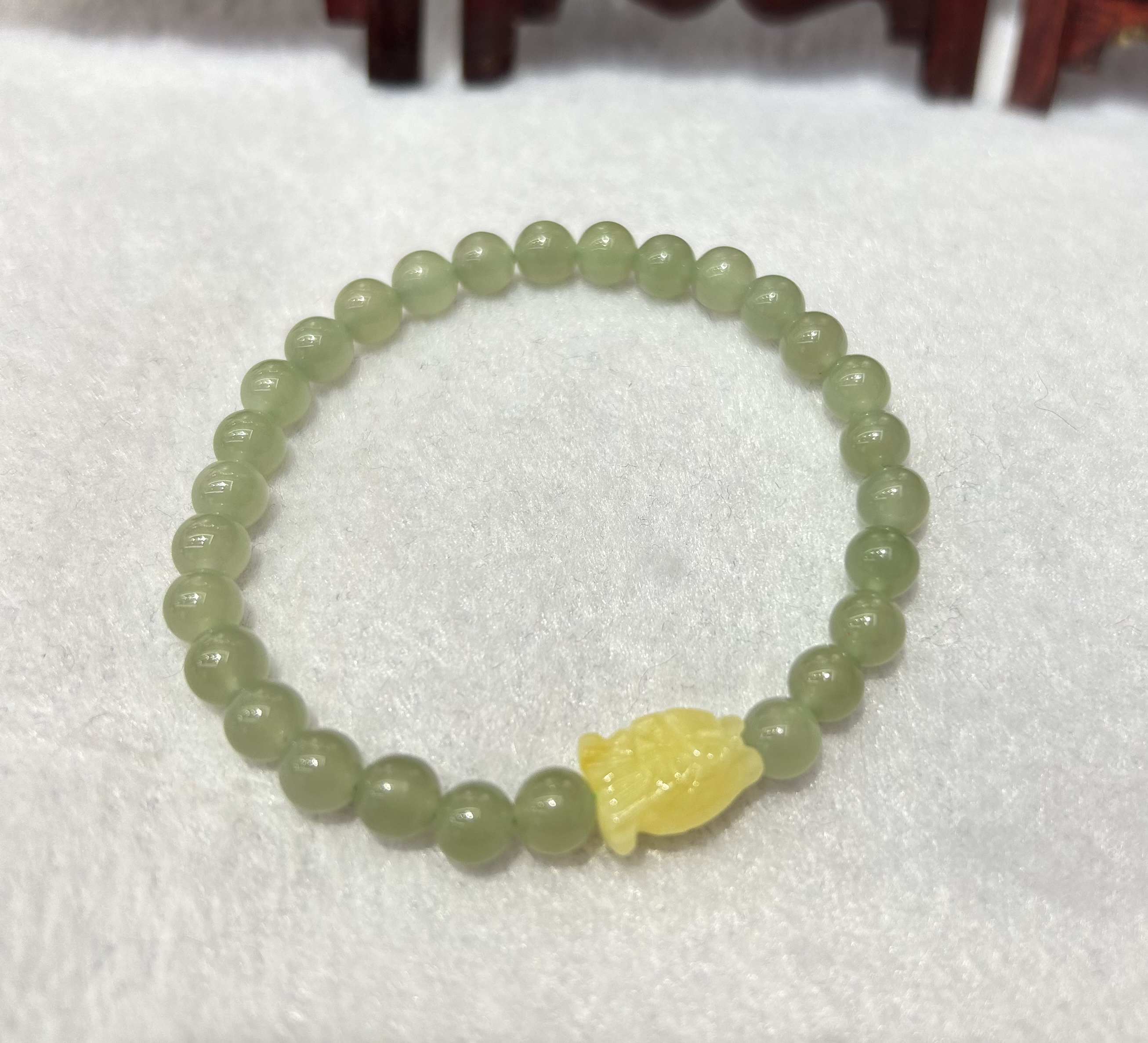 国潮产地来自青海料天然和田玉晴水色手串美观大方详情2