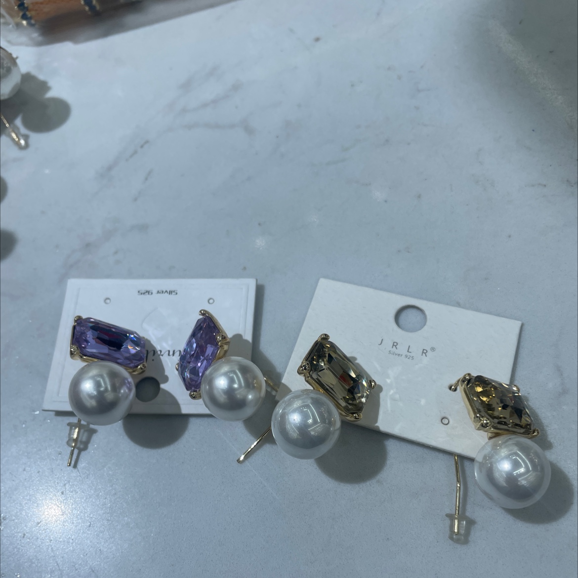 Today's new Korean version earrings from Liren feature pearl and glass accessories, exuding a high-end feel. The earrings are simple and fashionable, with a unique design that shines on the ears detail image 3