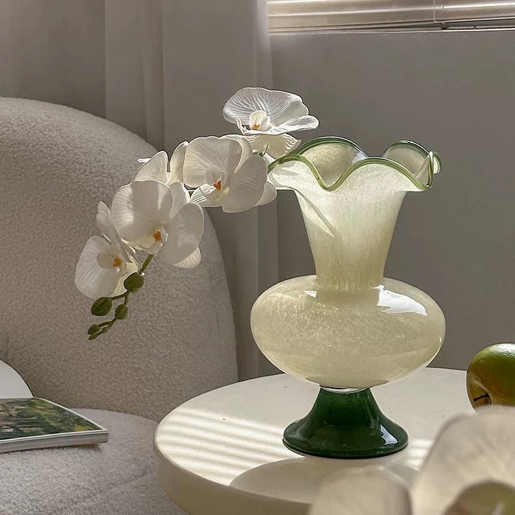 French-style glass vase decoration, home light luxury TV cabinet, retro decorative flower arrangement, fresh glass, vintage wind lamp vase, vase