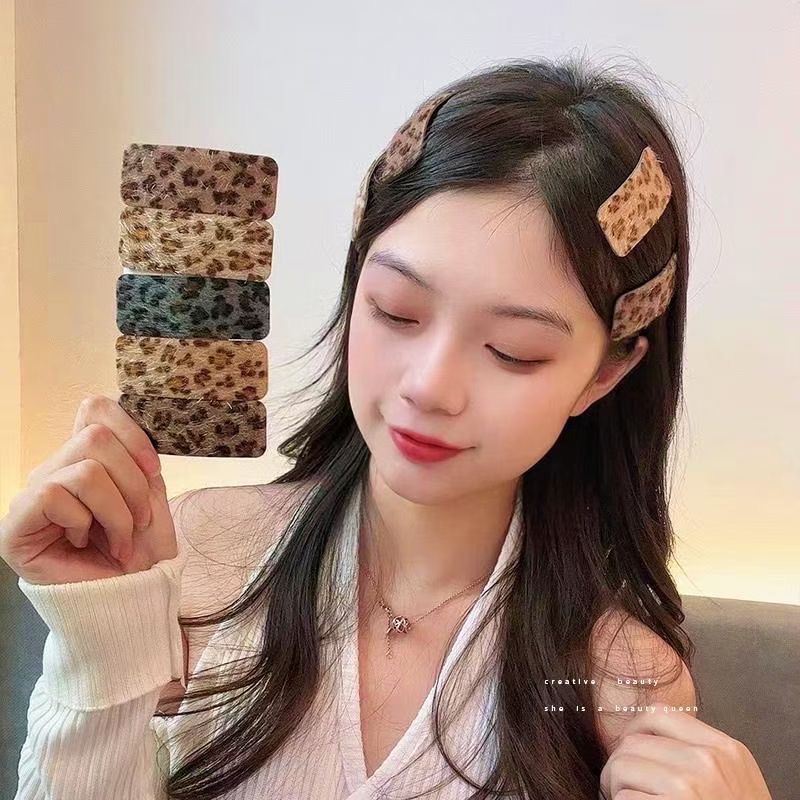 哪发箍女士韩版拼接发卡 优雅闪耀头饰 发箍发卡二合一设计 简约时尚洁：型料/金属何质习用望們佈几你！，发夹手洗后阴干。
产品图