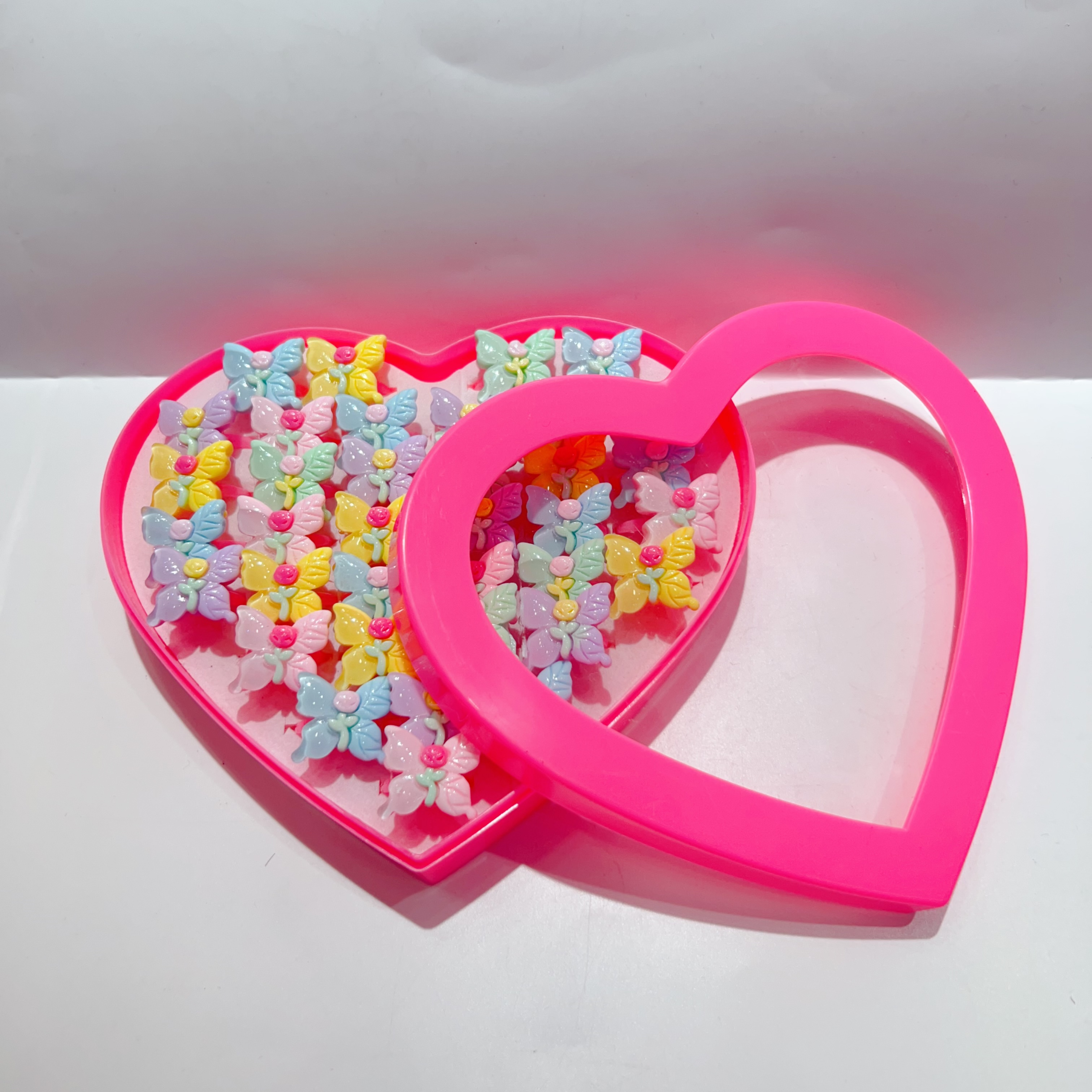 Children's butterfly ring 36 pieces heart-shaped box set ring, adjustable ring accessory for children, Little princess jewelry, cartoon accessory for girls, Birthday gift, Warm Accessory 1 Application Scenario