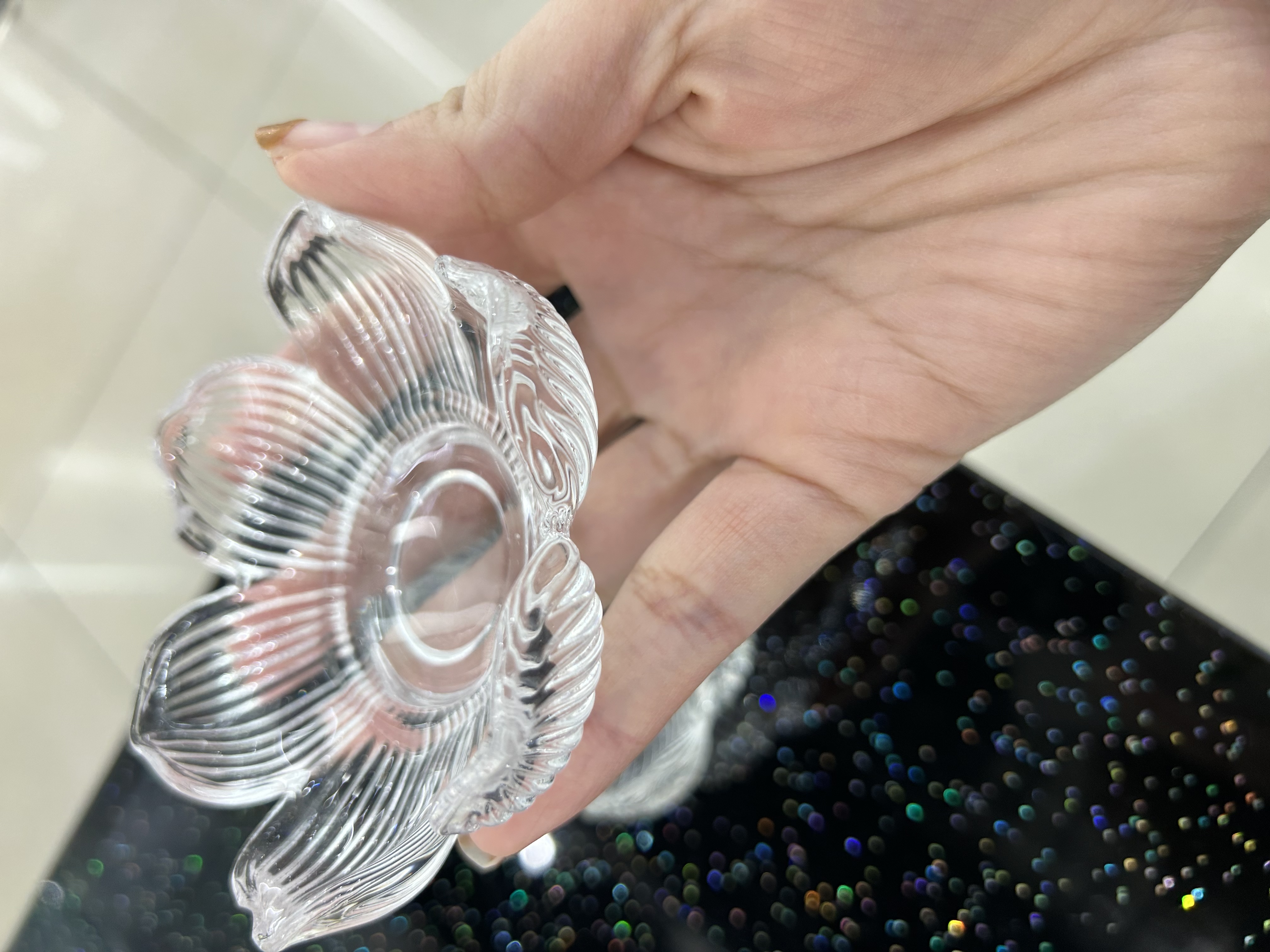 Lotus candlestick glass candle, exquisite craftsmanship, heat-resistant and environmentally friendly material, elegant and generous, festival decoration, Buddhist ritual decoration candlestick Application Scenario