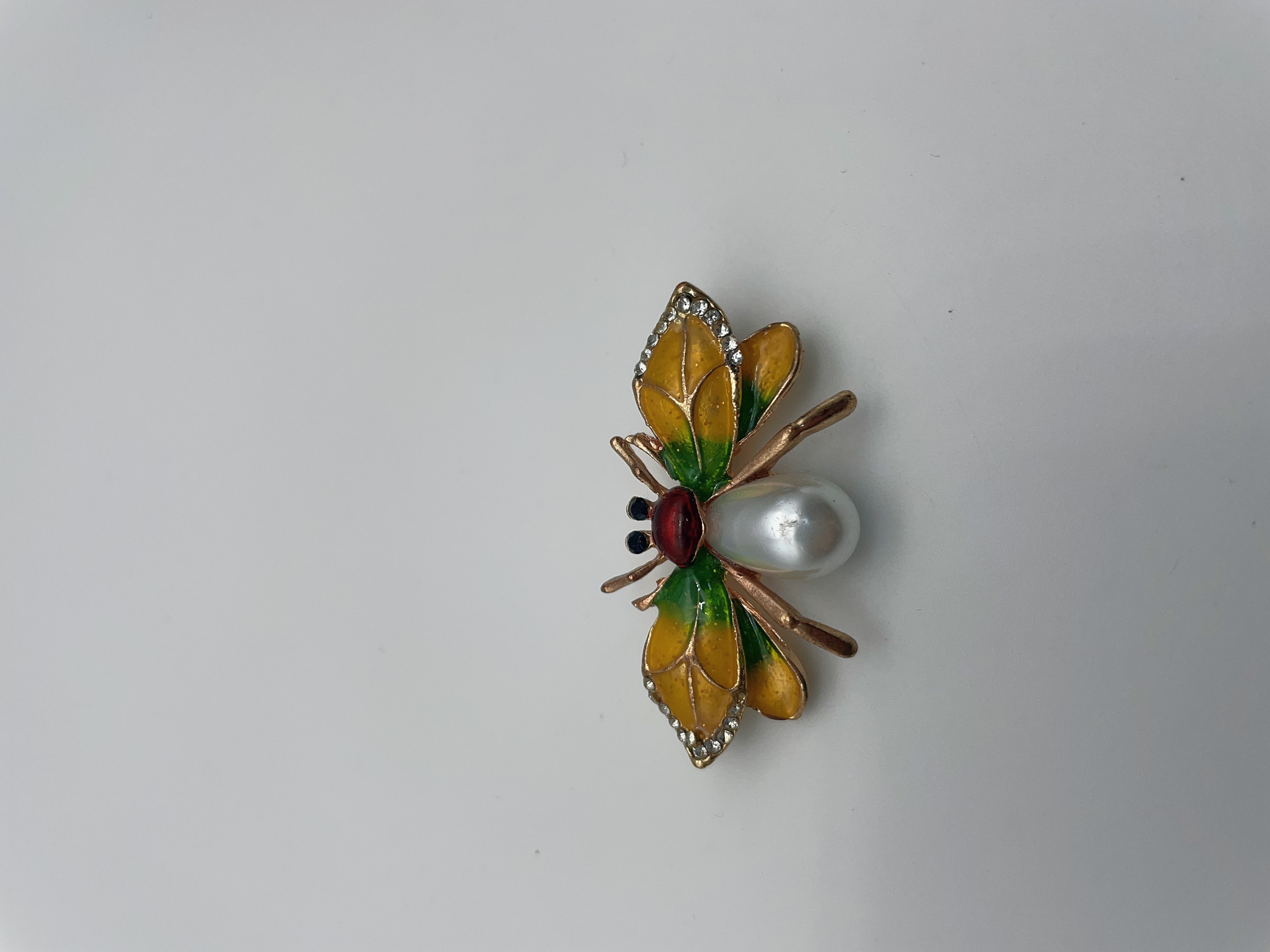 The retro Chinese style of the national trend, the bee emerald brooch, the elegant and court-like brooch, the cheongsam accessory brooch Specification image