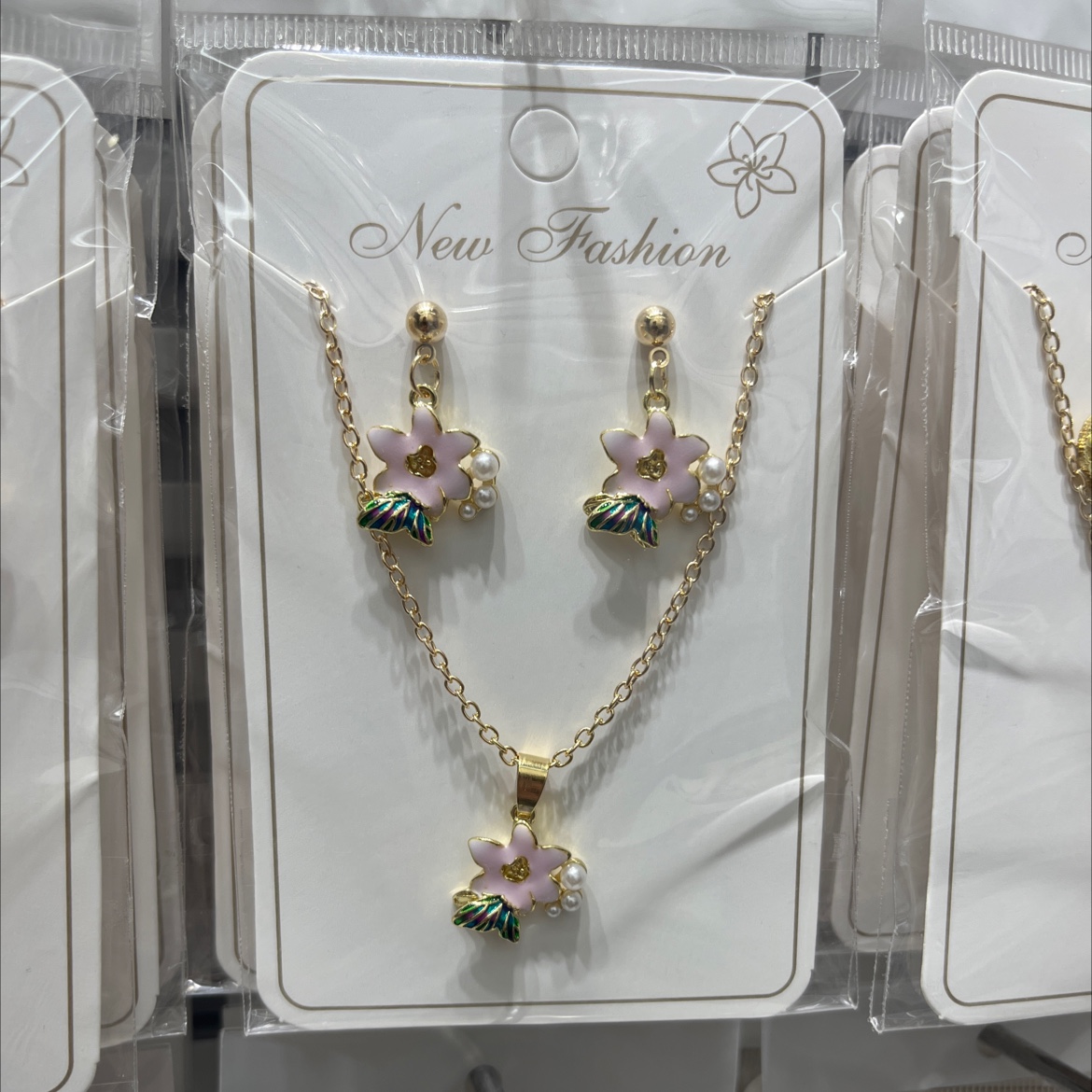 中东合金吊坠珍珠项链女款 气质拼接设计 珍珠饰品 简约时尚颈链首饰珍珠耳环项链女拼接气质玫瑰金项链套装耳钉耳饰耳环