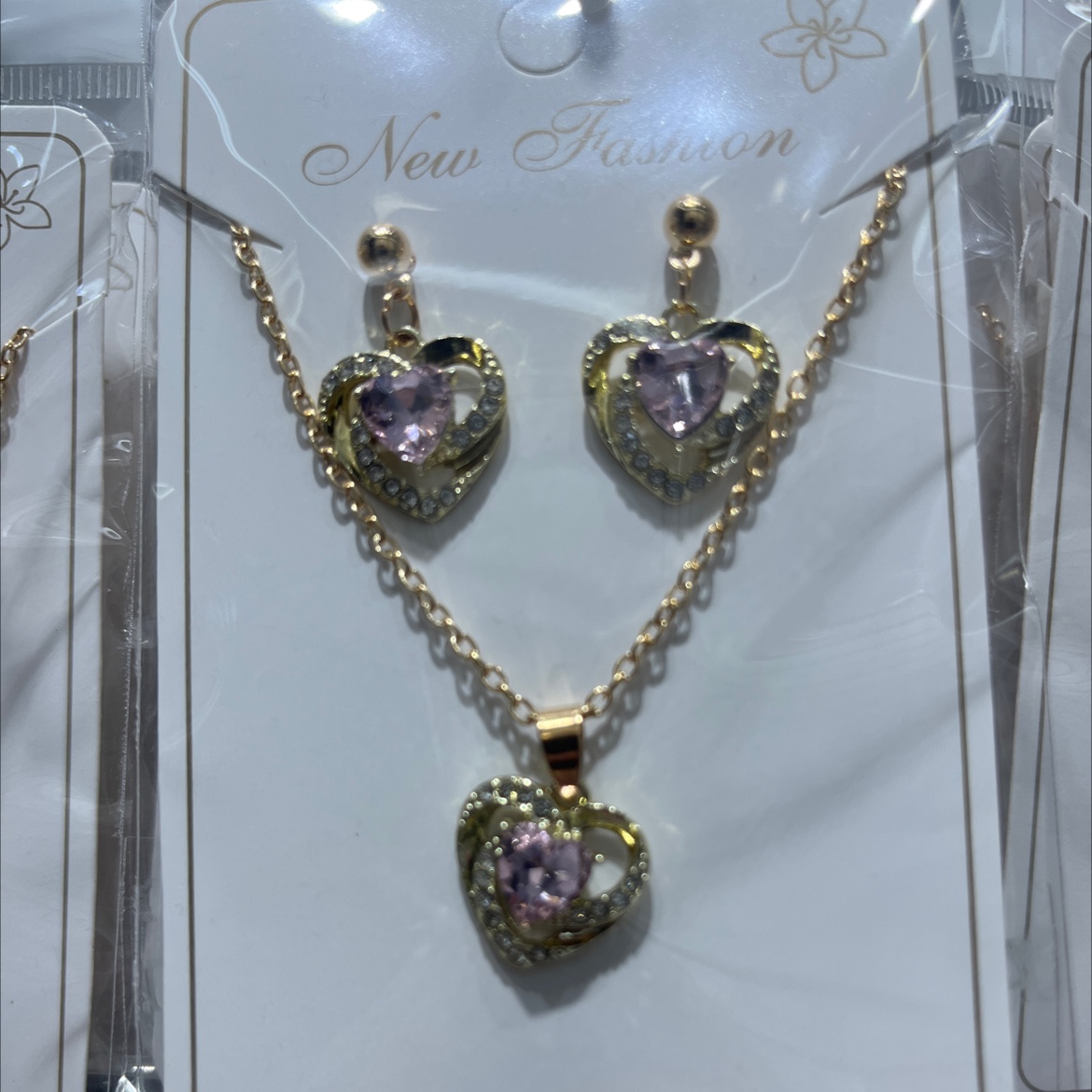 玫瑰金磨砂耳钉 高级感饰品 优雅耳环 耳饰女款 时尚潮流耳饰品展示玻璃桃心项链套装饰品耳环耳饰玫瑰金耳钉项链套装耳饰耳环