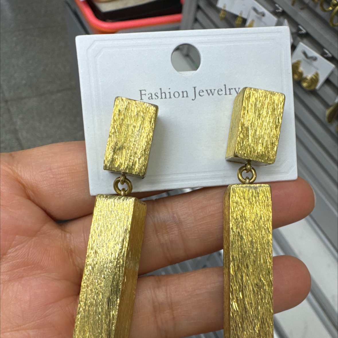 Eco-friendly copper matte stud earrings, exquisite accessories, light luxury earrings, unique earrings, fashionable new styles for ladies, are selling well