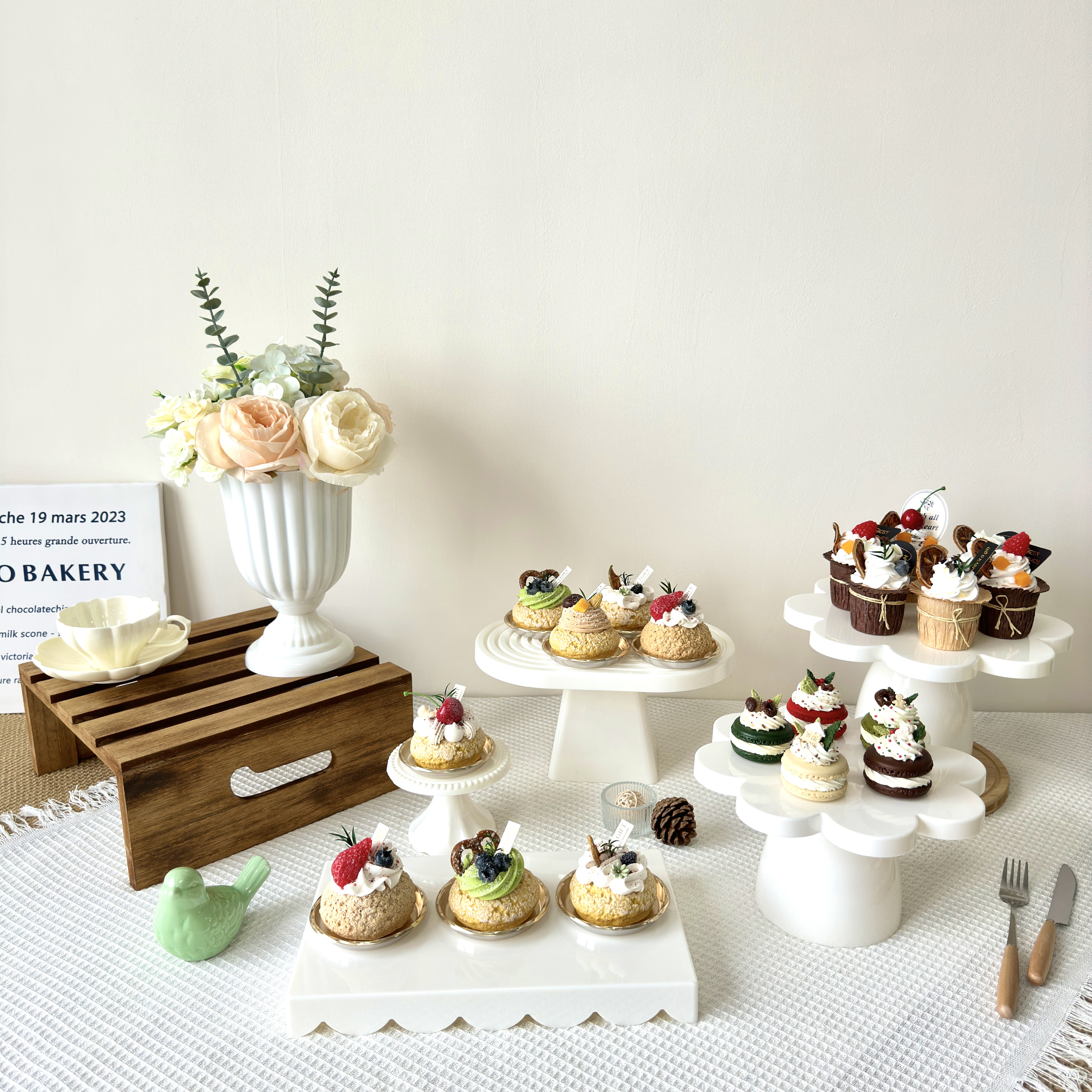 ins甜品台蛋糕盘奶油色风格甜品台摆件展示架婚礼摆台装饰