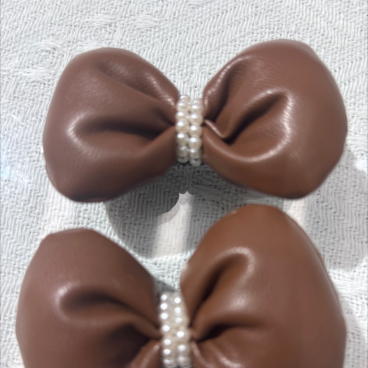 国潮系列皮革充棉珍珠绕电泳黑色压夹