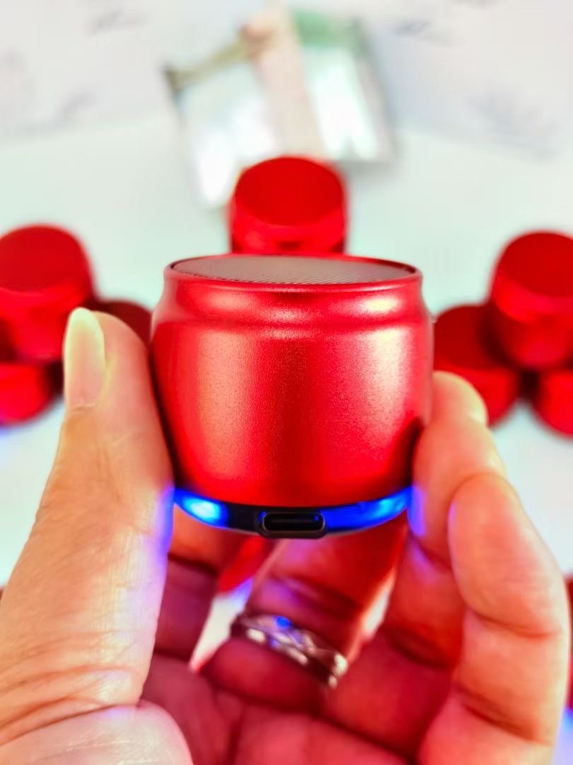 New best-selling wireless Bluetooth speakers are sold directly by the manufacturer detail image 2