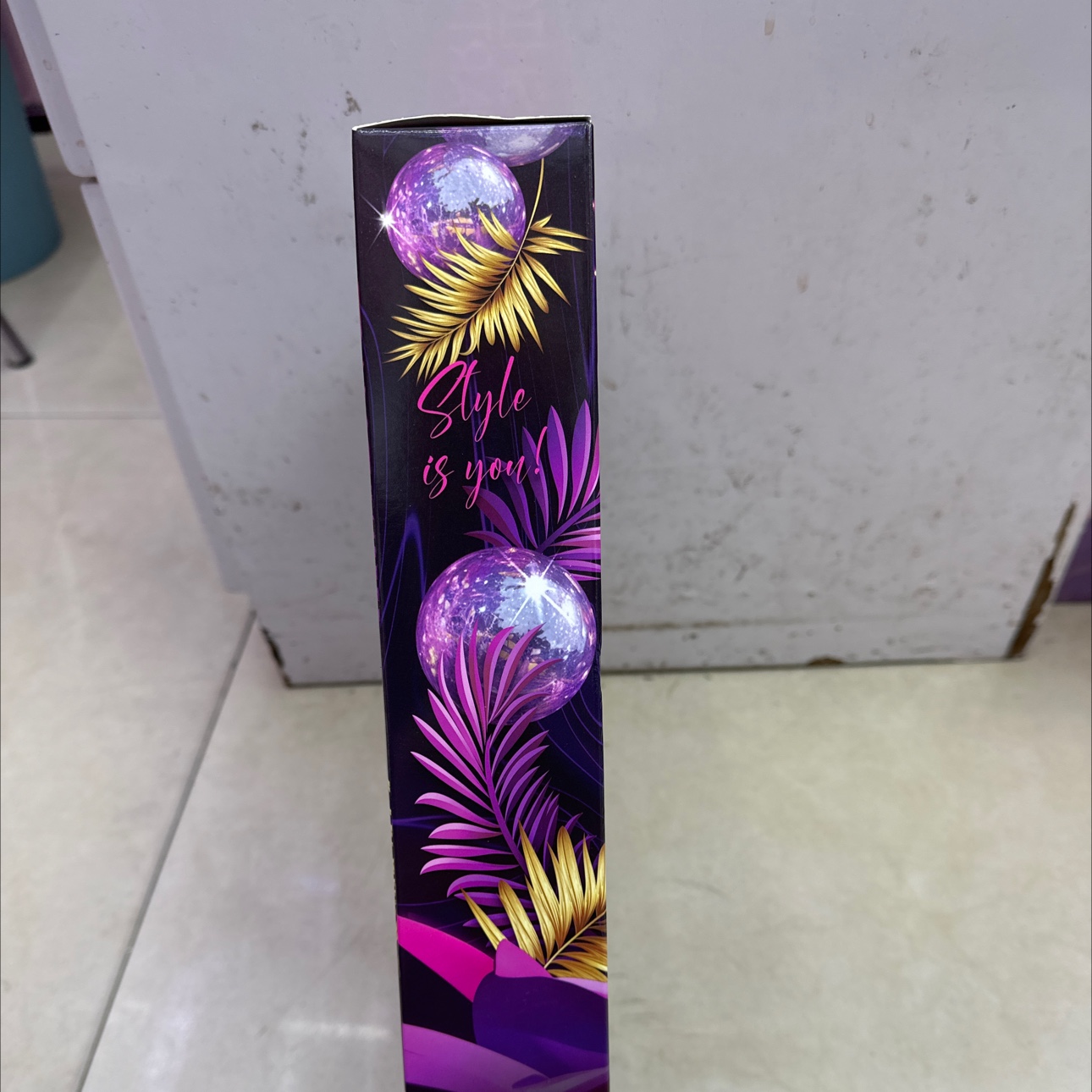 新款盒装娃娃。关节可活动玩具。单个彩盒包装。带塑料小梳子。娃娃穿鞋子。棕色头发详情图3