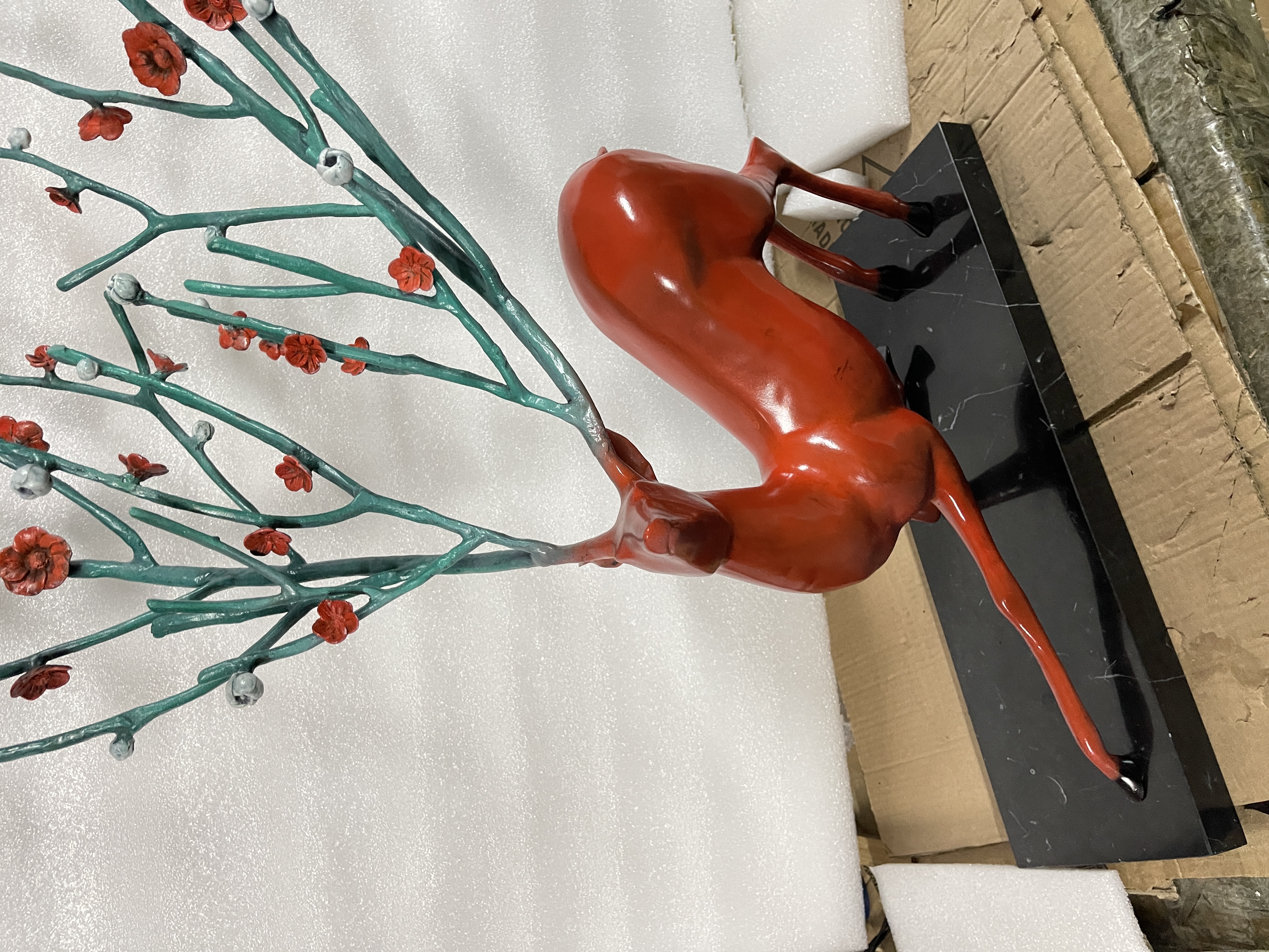 A large copper decorative piece of deer bringing good fortune and prosperity, a high-end and light luxury decoration for the living room entrance, a housewarming gift of brass deer Application Scenario